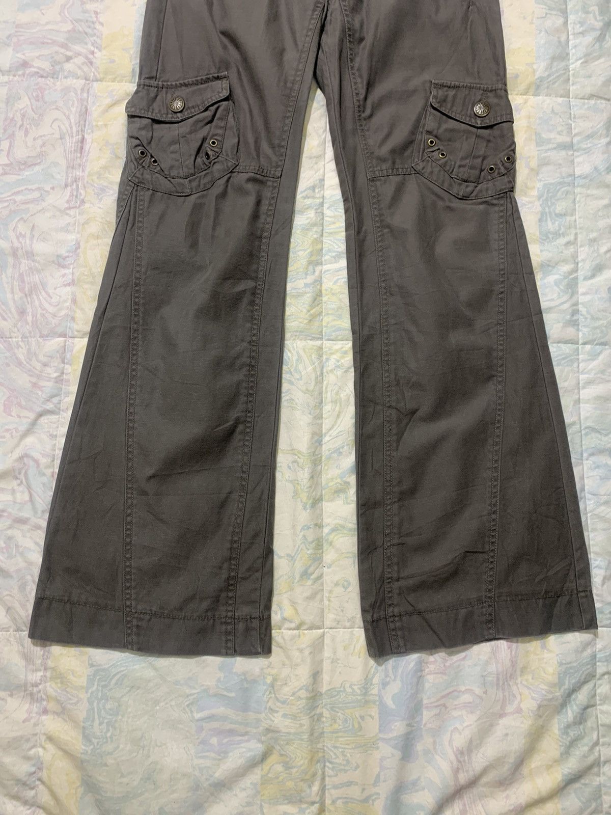 Japanese Brand Japanese brand woman flare studdes/spark cargo pants Size 30" / US 8 / IT 44 - 4 Thumbnail