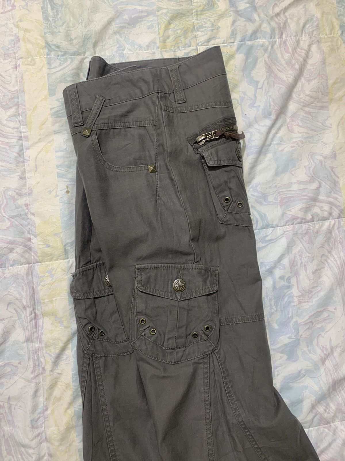 Japanese Brand Japanese brand woman flare studdes/spark cargo pants Size 30" / US 8 / IT 44 - 17 Thumbnail