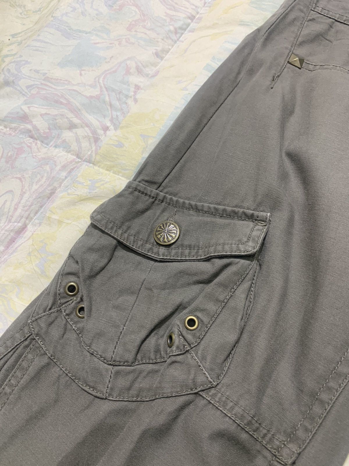 Japanese Brand Japanese brand woman flare studdes/spark cargo pants Size 30" / US 8 / IT 44 - 14 Thumbnail