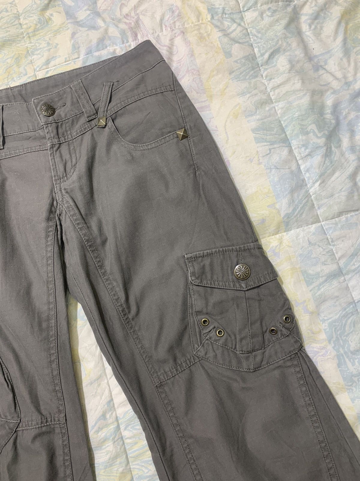 Japanese Brand Japanese brand woman flare studdes/spark cargo pants Size 30" / US 8 / IT 44 - 10 Thumbnail