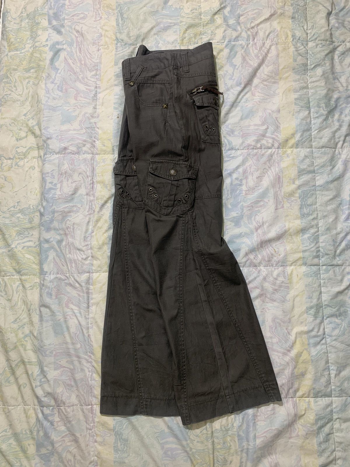 Japanese Brand Japanese brand woman flare studdes/spark cargo pants Size 30" / US 8 / IT 44 - 15 Thumbnail