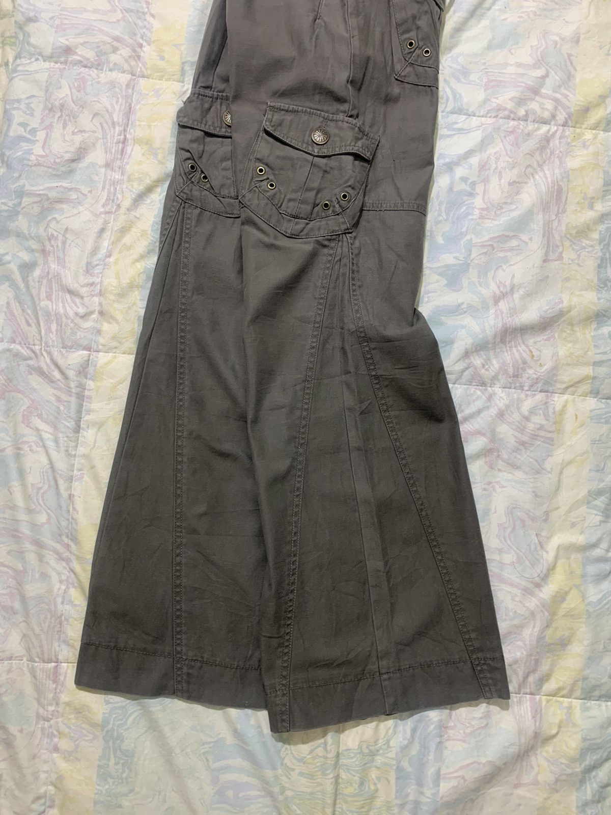 Japanese Brand Japanese brand woman flare studdes/spark cargo pants Size 30" / US 8 / IT 44 - 16 Thumbnail