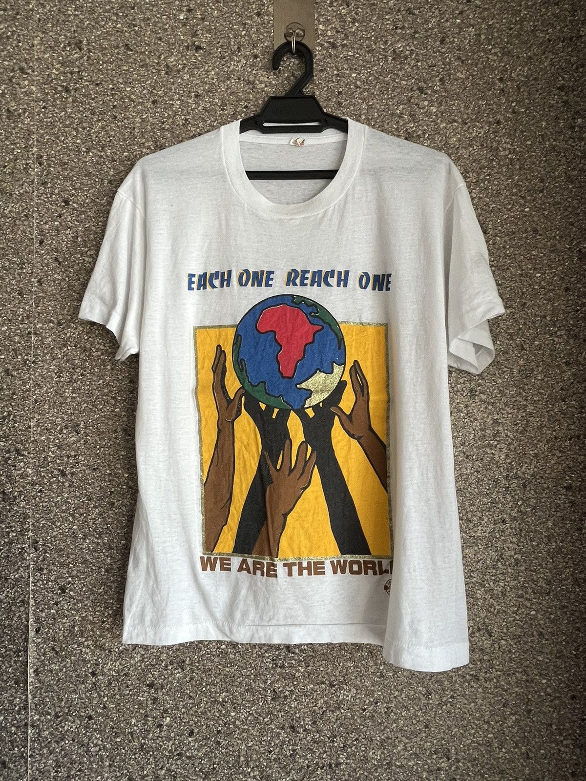 Vintage We Are The World Screen stars ft14 Size US L / EU 52-54 / 3 - 1 Thumbnail