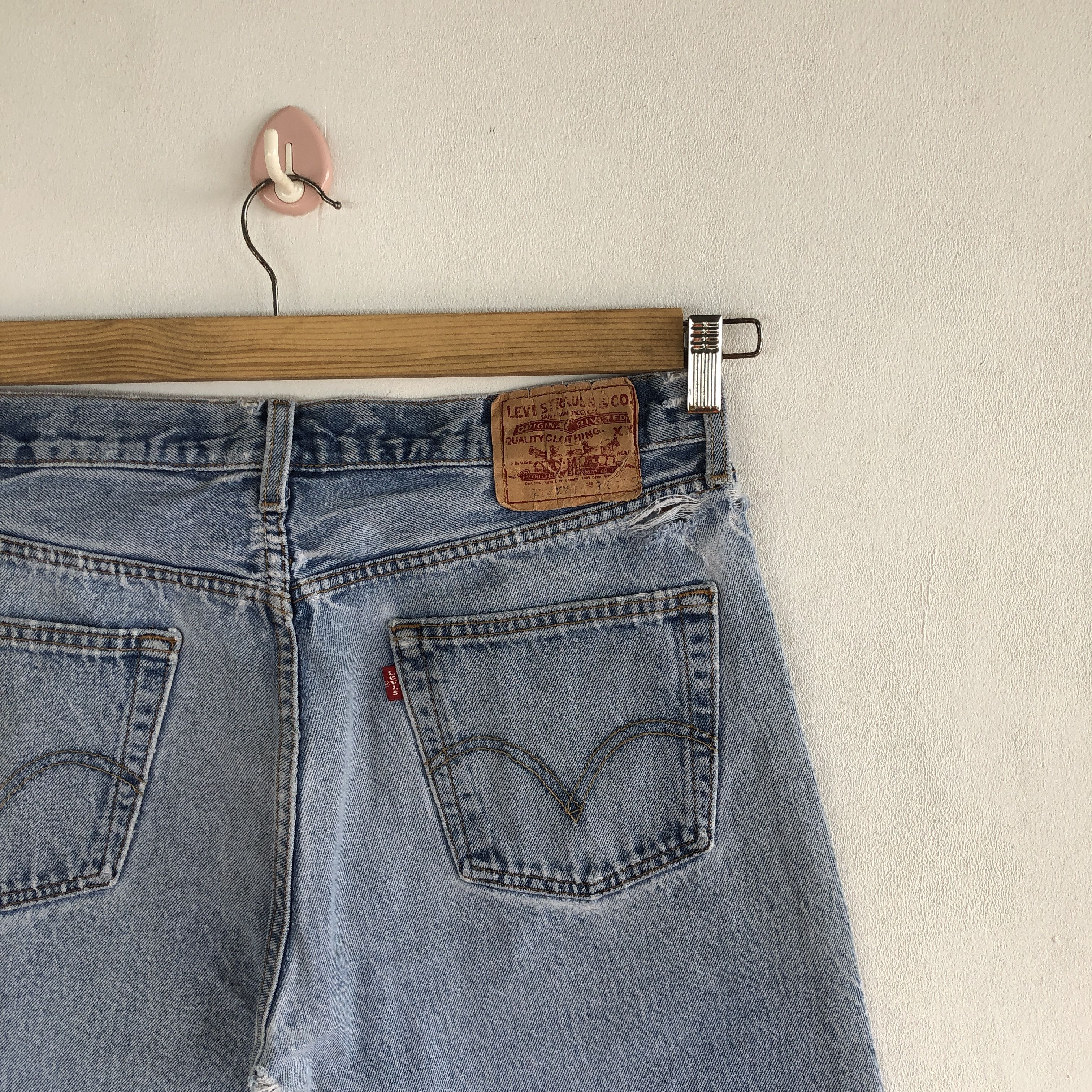 Levi's Vintage Levis 501 Distressed Jeans Levi's Light Wash Denim Size US 32 / EU 48 - 7 Thumbnail