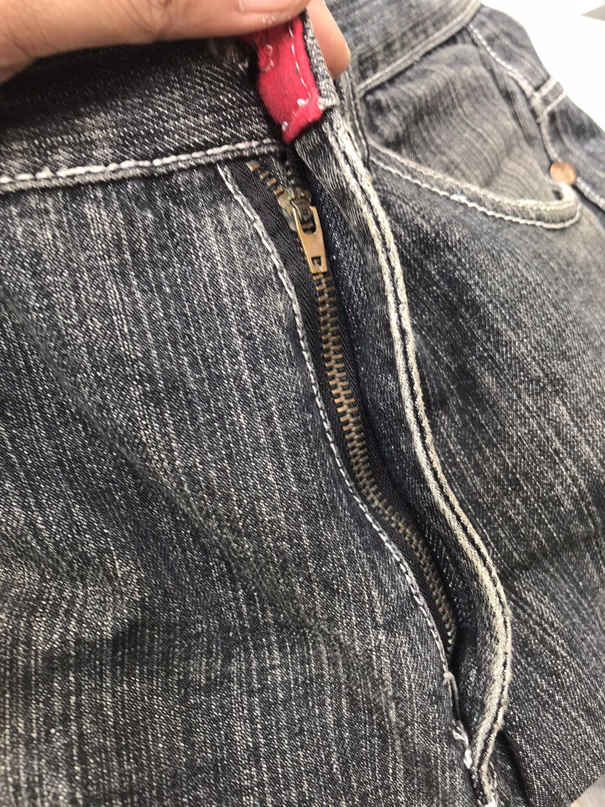 Japanese Brand DISTRESSED NEVARAN JEANS WITH EMBROIDERY DESIGN Size US 32 / EU 48 - 16 Thumbnail