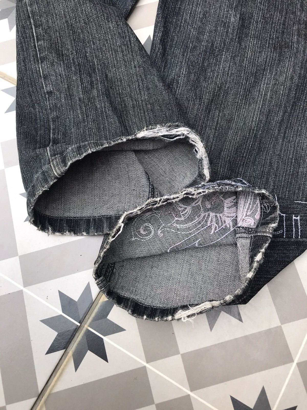 Japanese Brand DISTRESSED NEVARAN JEANS WITH EMBROIDERY DESIGN Size US 32 / EU 48 - 13 Thumbnail