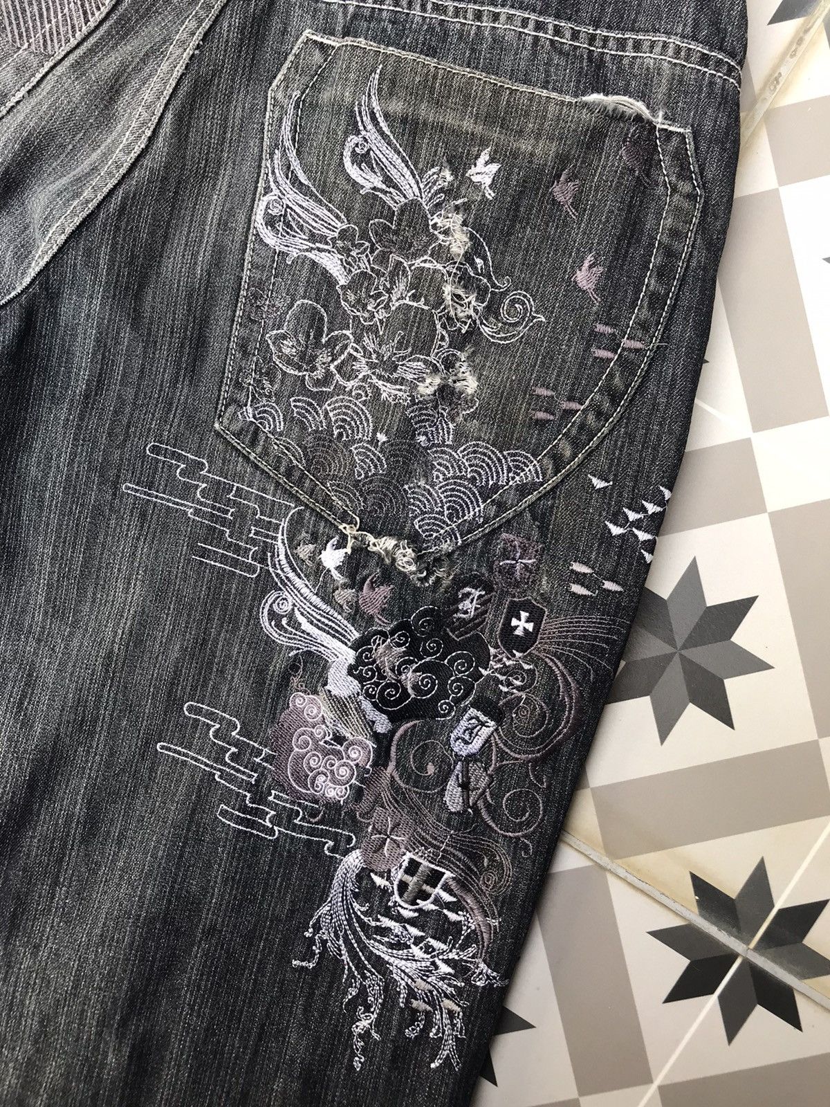 Japanese Brand DISTRESSED NEVARAN JEANS WITH EMBROIDERY DESIGN Size US 32 / EU 48 - 8 Thumbnail