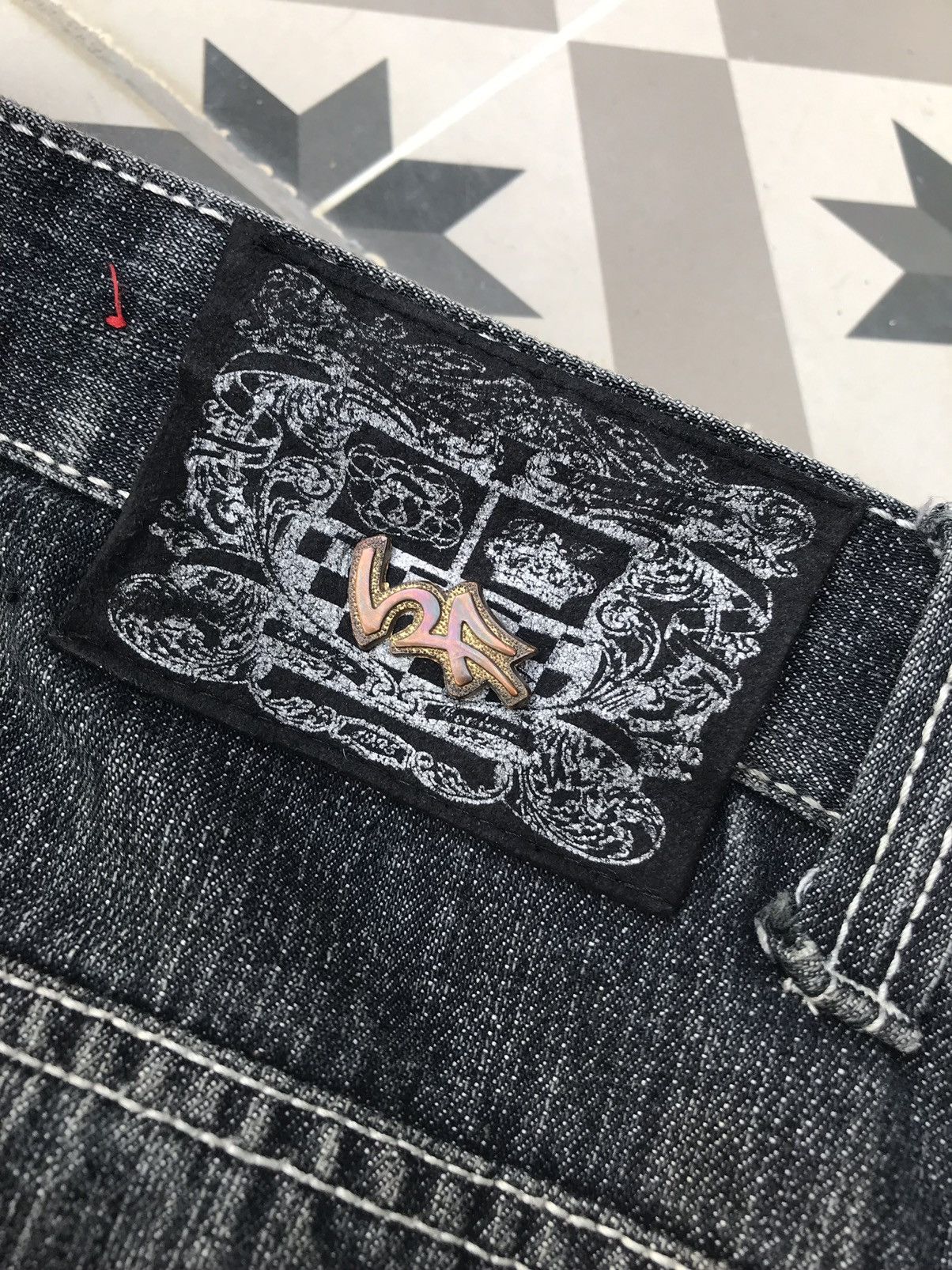 Japanese Brand DISTRESSED NEVARAN JEANS WITH EMBROIDERY DESIGN Size US 32 / EU 48 - 7 Thumbnail