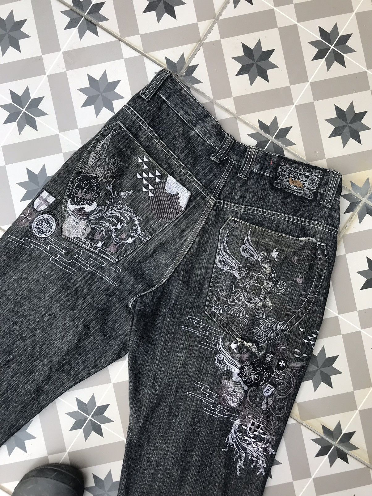 Japanese Brand DISTRESSED NEVARAN JEANS WITH EMBROIDERY DESIGN Size US 32 / EU 48 - 6 Thumbnail