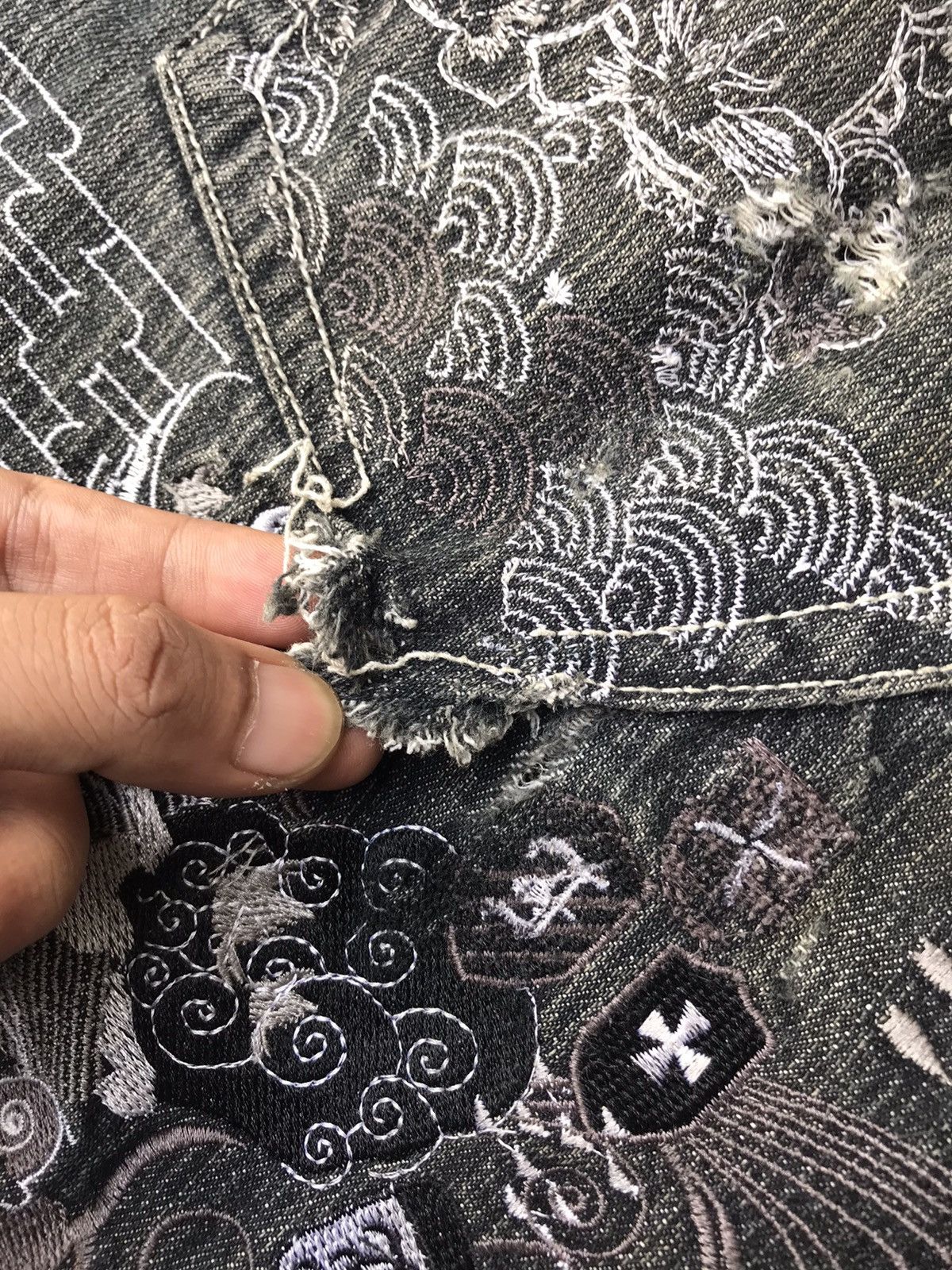 Japanese Brand DISTRESSED NEVARAN JEANS WITH EMBROIDERY DESIGN Size US 32 / EU 48 - 10 Thumbnail