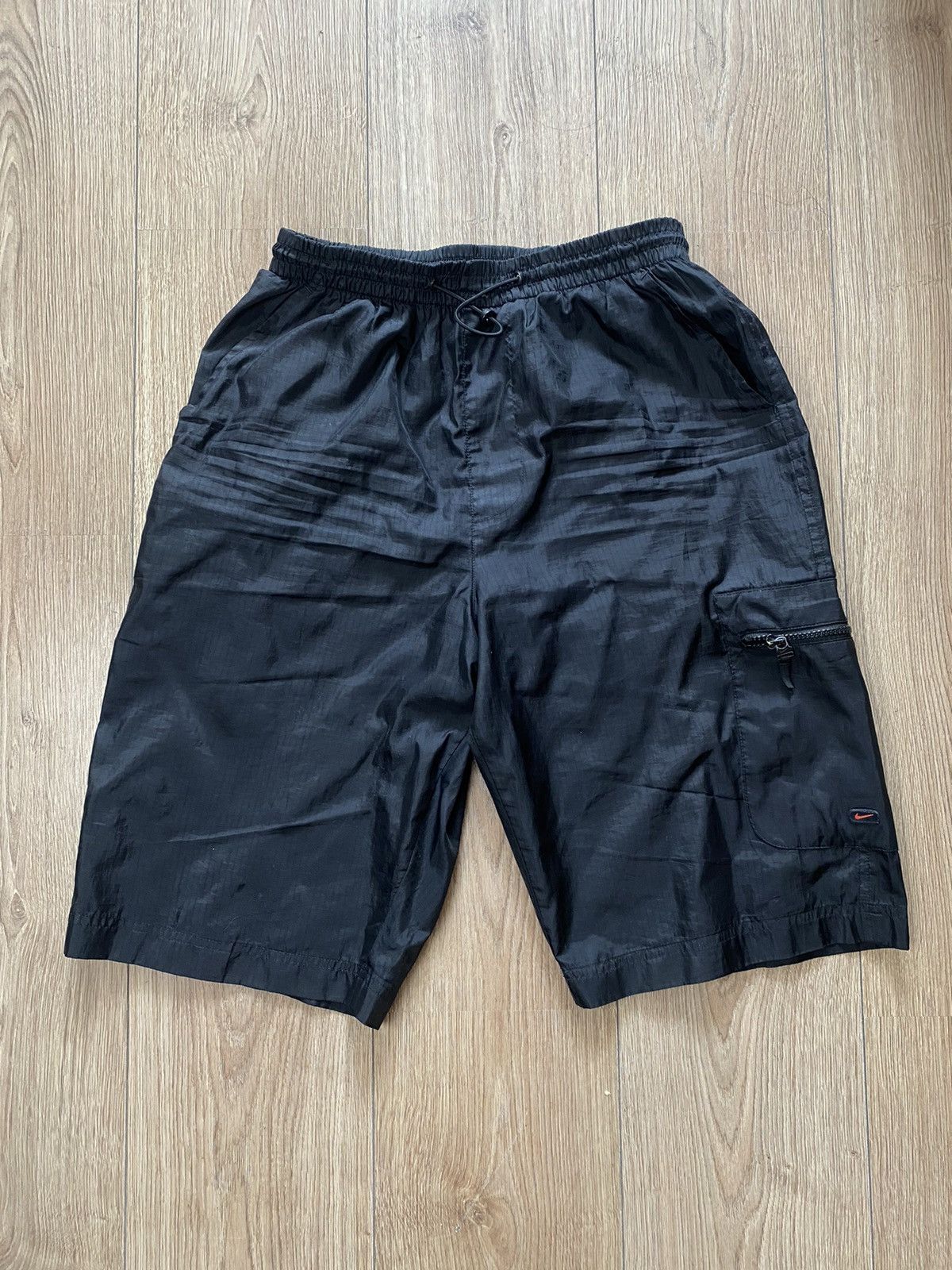 Nike × Vintage Vintage Shorts Nike With Pocket Red Logo Rare Size US 34 / EU 50 - 1 Thumbnail
