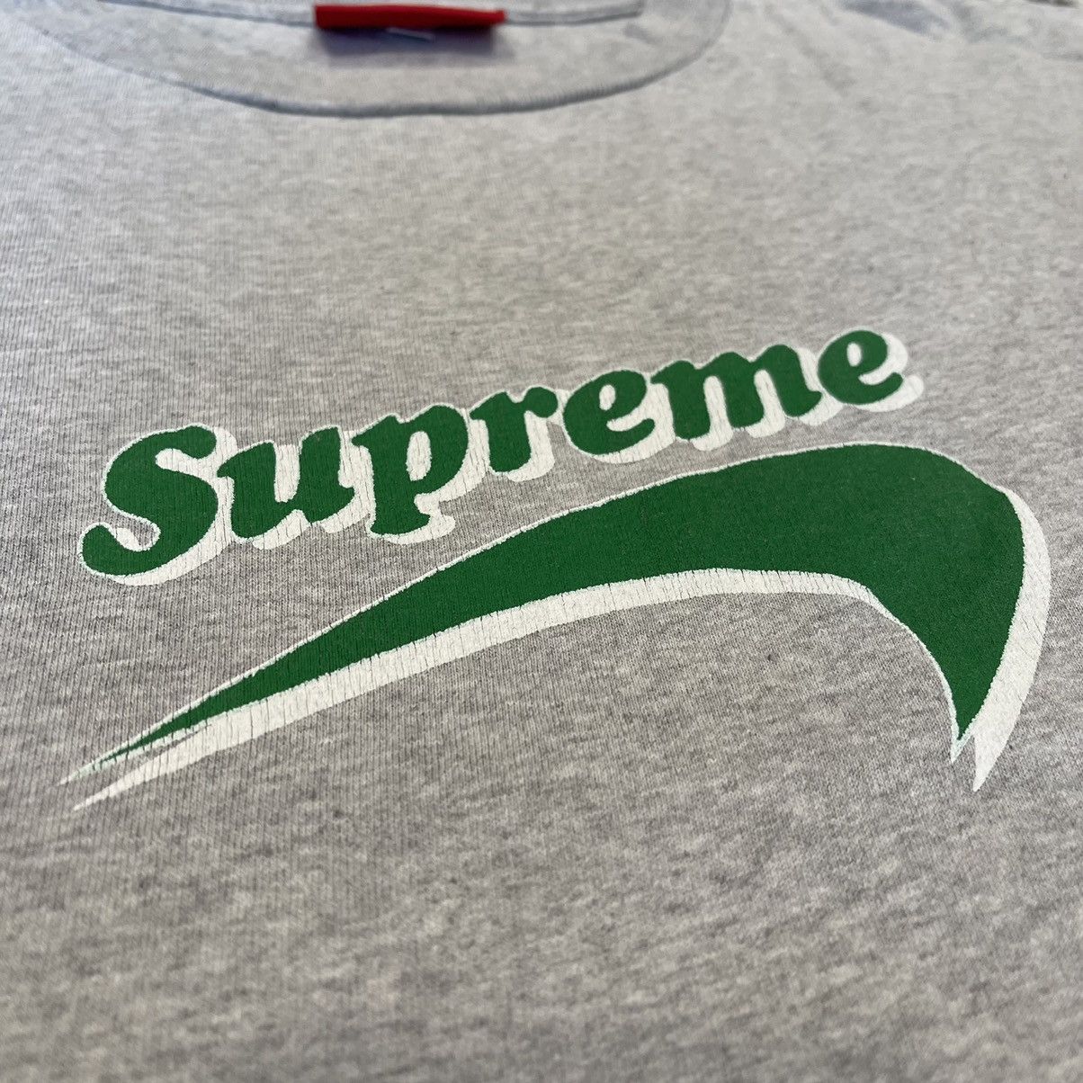 Supreme × Vintage 1995 Supreme Newport Tee Size US L / EU 52-54 / 3 - 3 Thumbnail