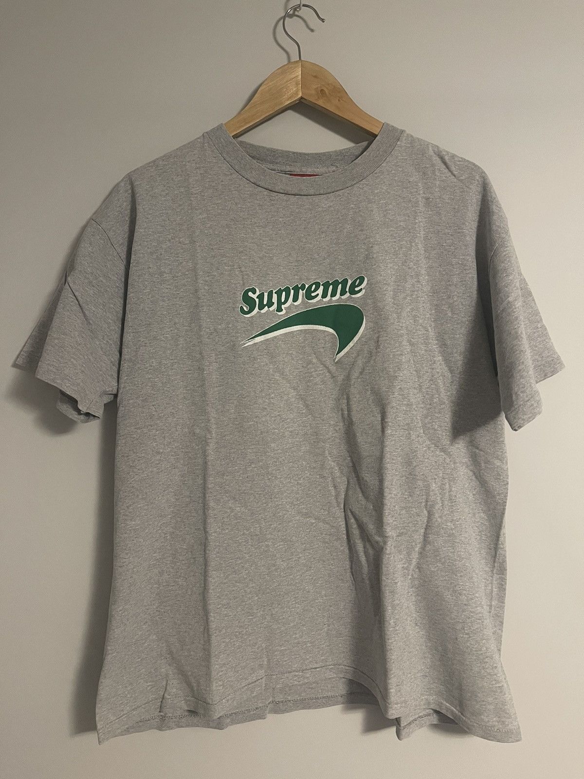 Supreme × Vintage 1995 Supreme Newport Tee Size US L / EU 52-54 / 3 - 1 Thumbnail