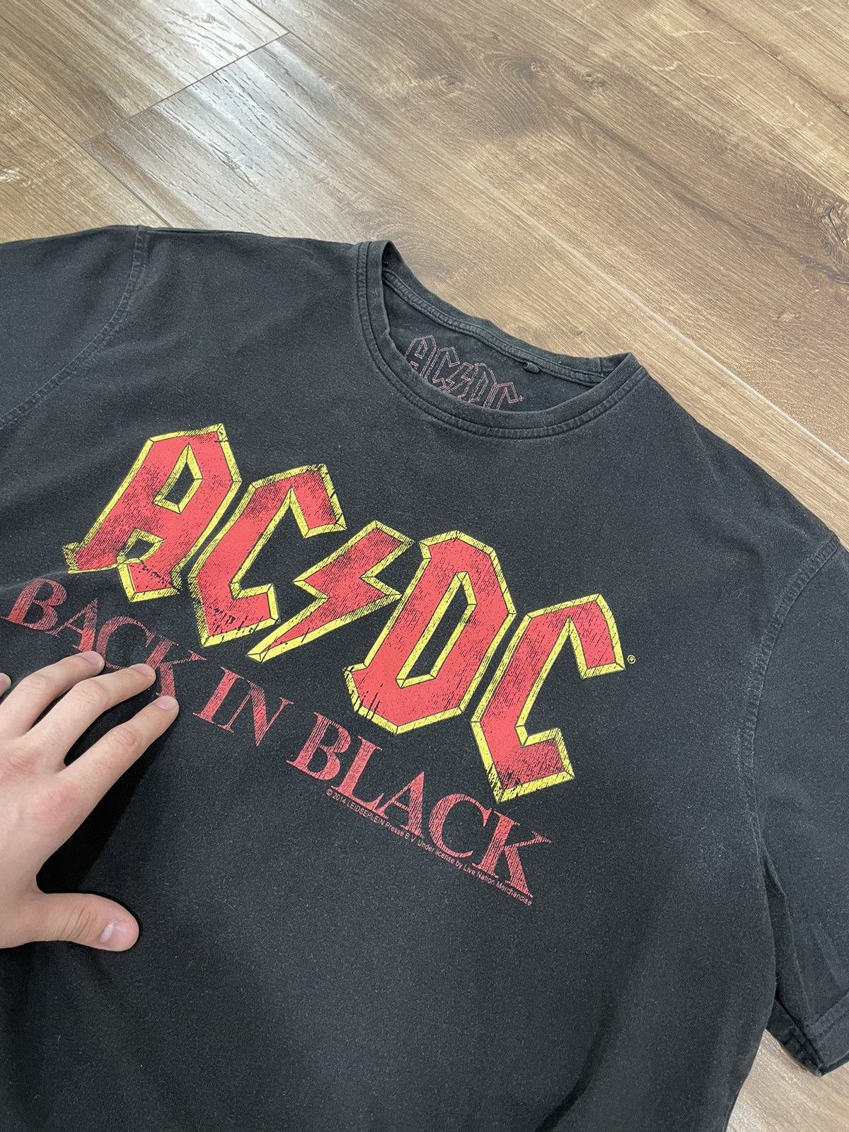 AC/DC Vintage Black Sun-faded Ac/Dc Back in Black Tee Shirt SizeXL Size US XL / EU 56 / 4 - 7 Thumbnail