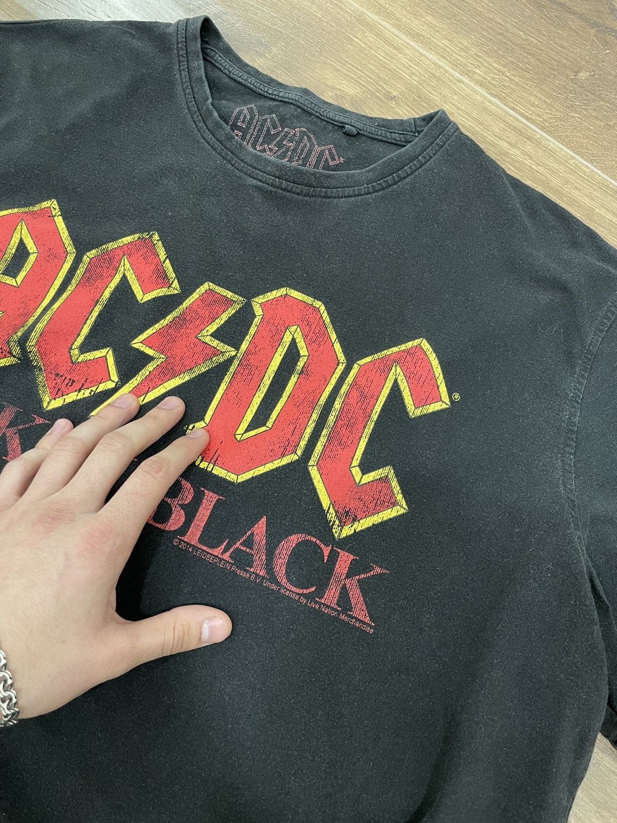 AC/DC Vintage Black Sun-faded Ac/Dc Back in Black Tee Shirt SizeXL Size US XL / EU 56 / 4 - 8 Thumbnail