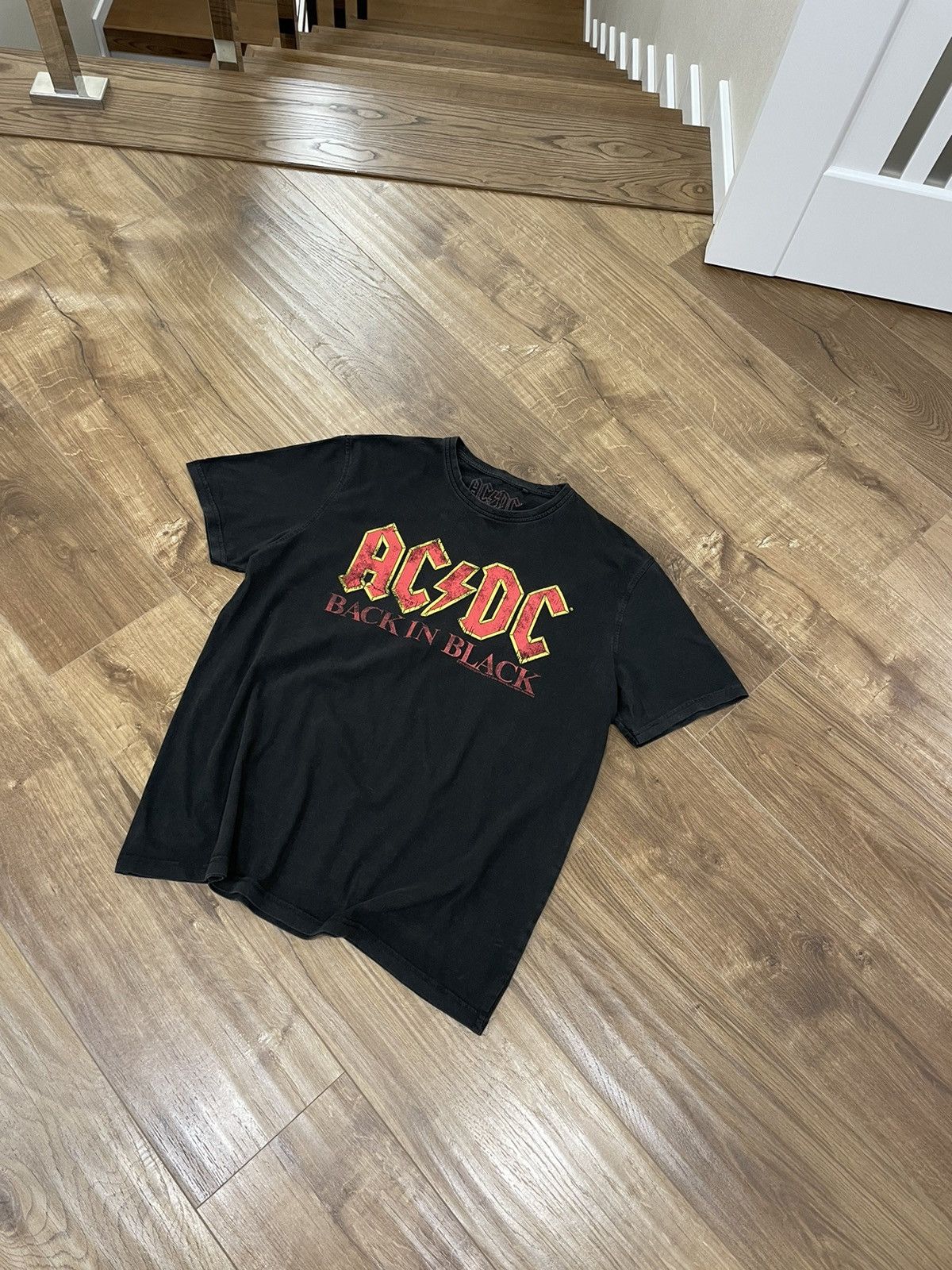 AC/DC Vintage Black Sun-faded Ac/Dc Back in Black Tee Shirt SizeXL Size US XL / EU 56 / 4 - 3 Thumbnail