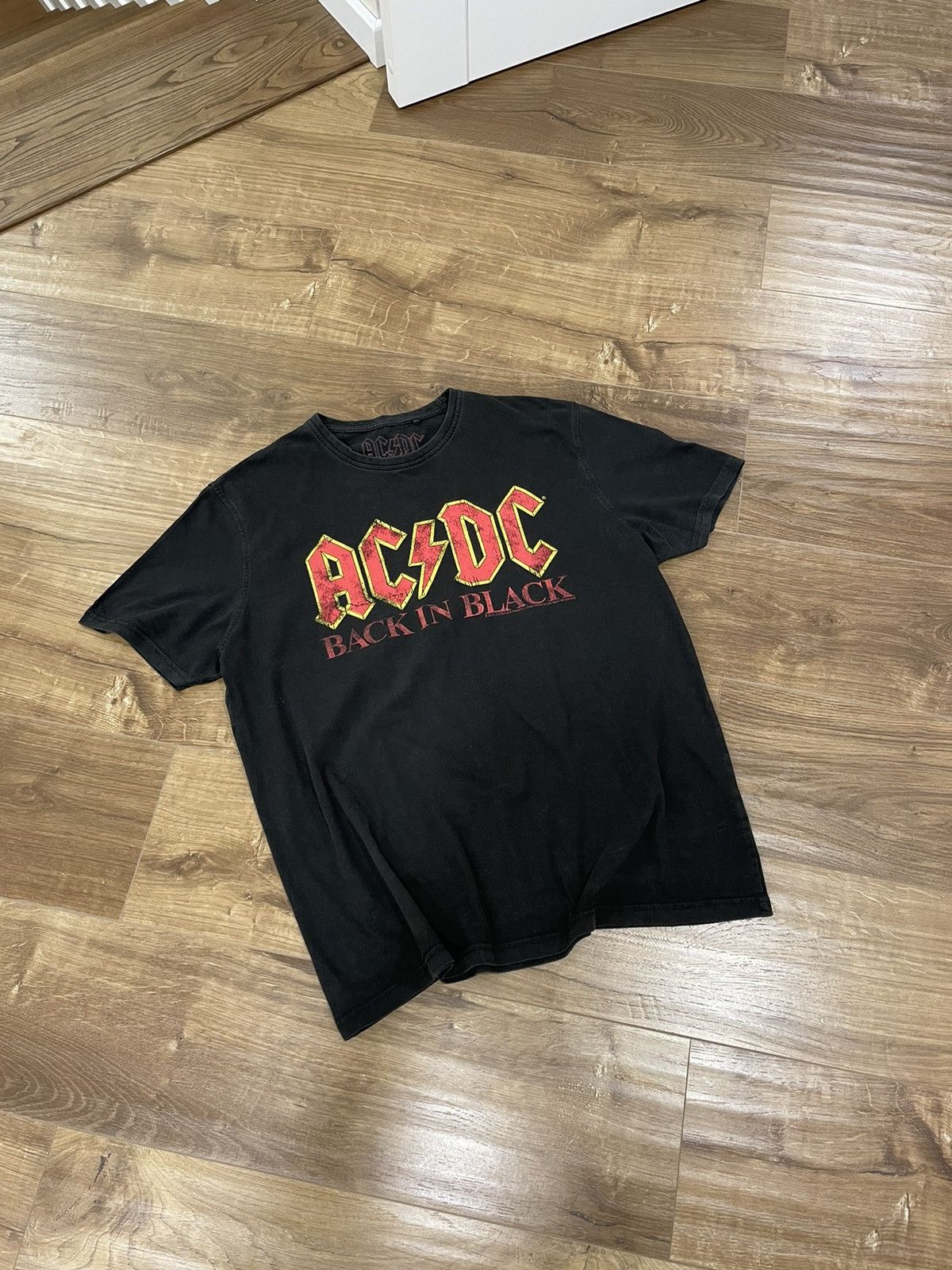 AC/DC Vintage Black Sun-faded Ac/Dc Back in Black Tee Shirt SizeXL Size US XL / EU 56 / 4 - 2 Thumbnail