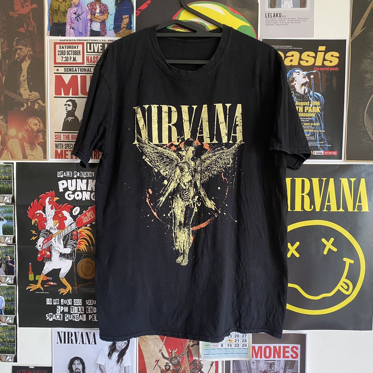 Band Tees Vintage Nirvana in Utero Black T-Shirt Size US M / EU 48-50 / 2 - 1 Thumbnail