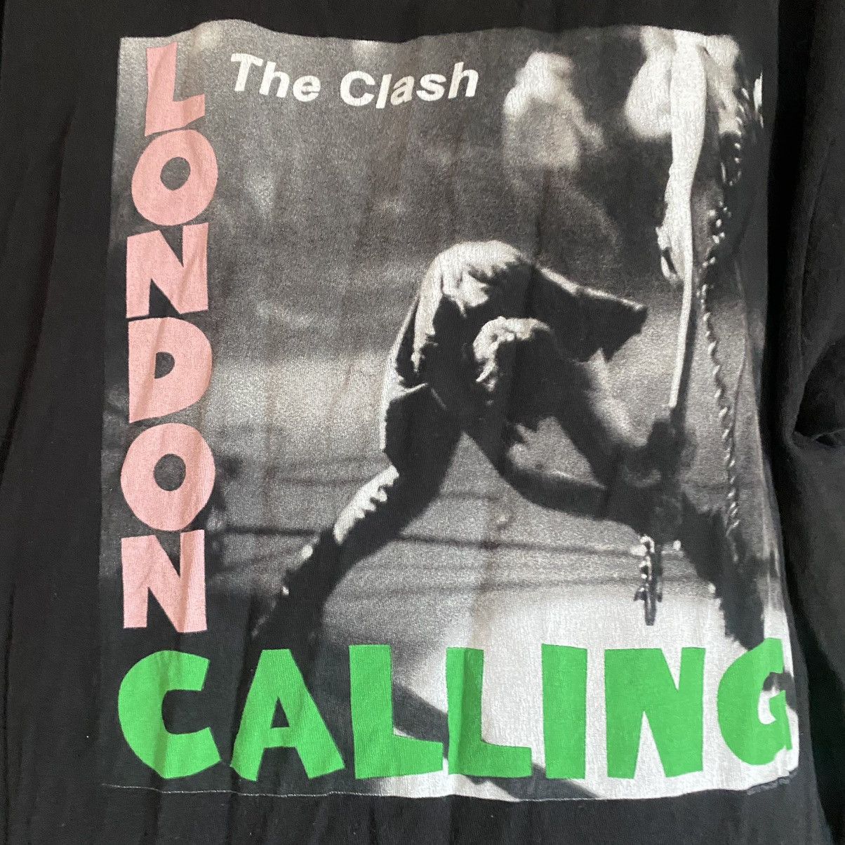 Band Tees Vintage The Clash London Calling Band T-Shirt Size US XL / EU 56 / 4 - 2 Thumbnail