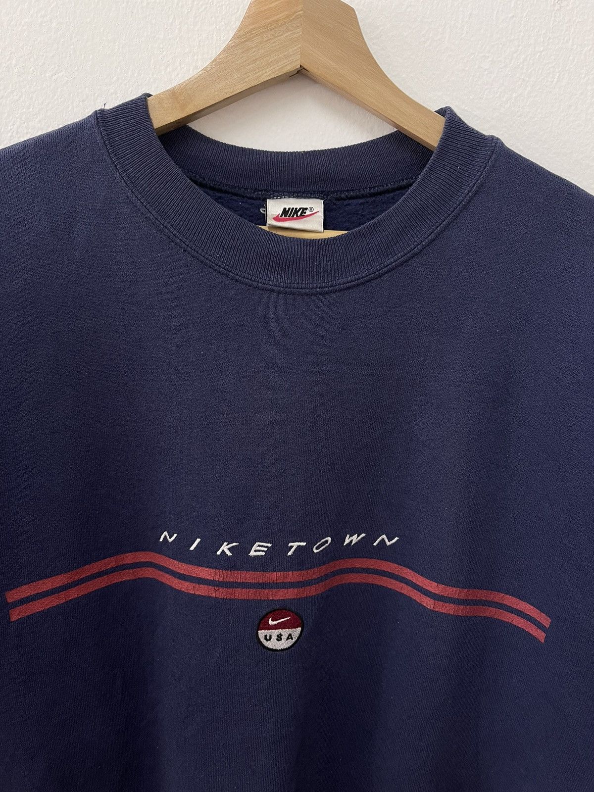 Nike × Vintage Vintage 90’s Nike Town USA Embroidery Sweatshirt Size US L / EU 52-54 / 3 - 2 Thumbnail