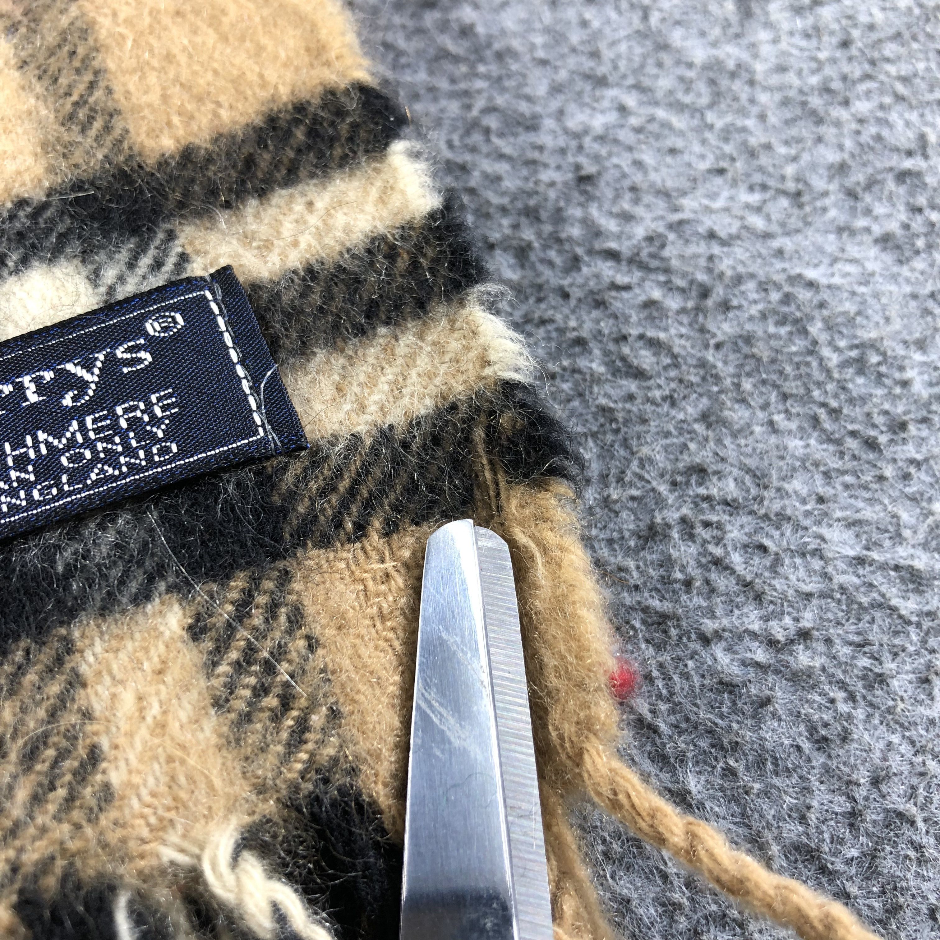 Burberry Burberrys Nova Check Tan Cashmere Scarf Muffler V1064 Size ONE SIZE - 5 Thumbnail