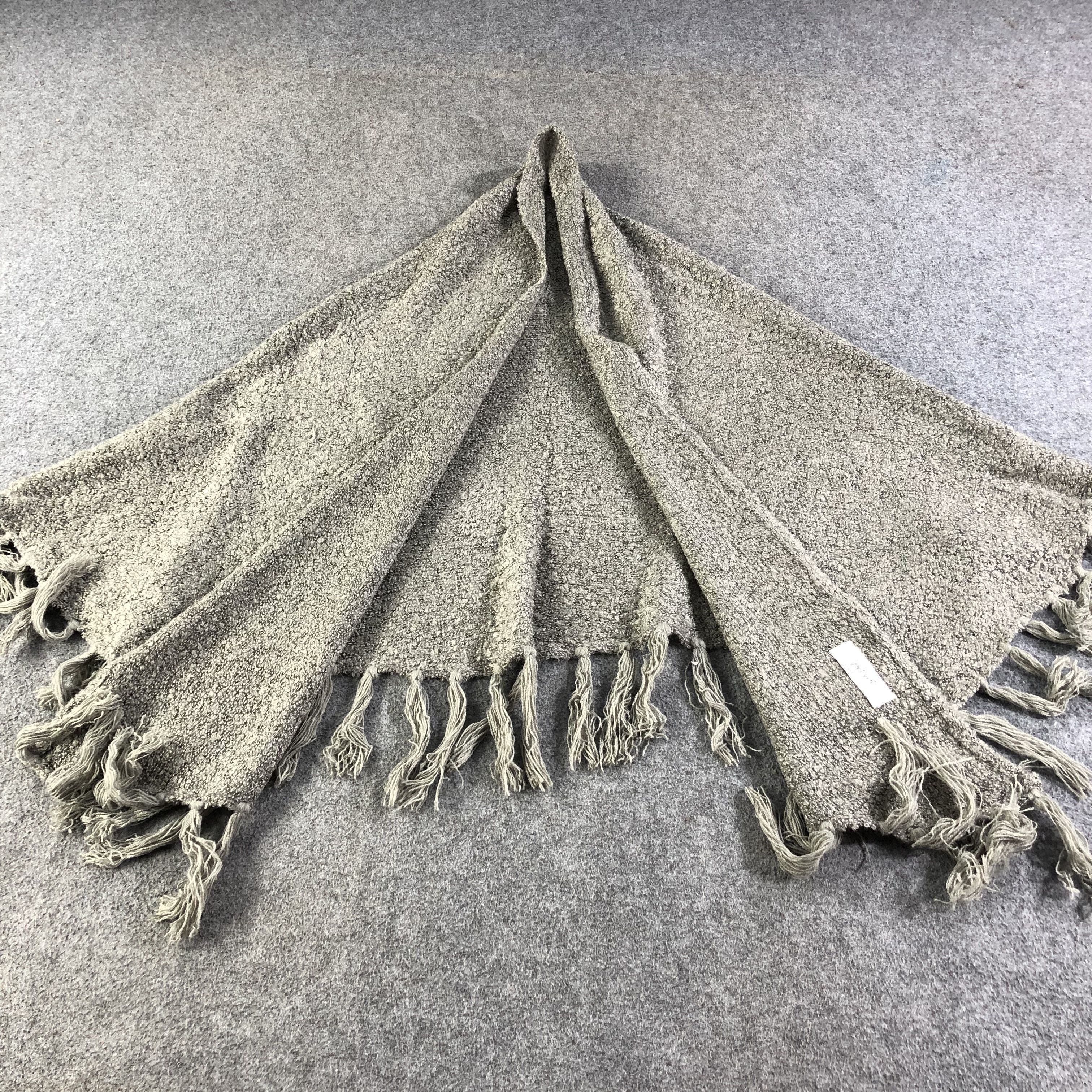 Pierre Balmain Pierre Balmain Poncho Cape Wrap Scarf Muffler V1208 Size ONE SIZE - 1 Thumbnail