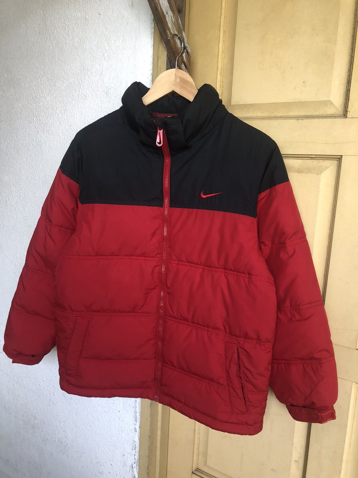 Nike Vintage y2k Nike Small Swoosh Puffer Jackets Size US M / EU 48-50 / 2 - 4 Thumbnail