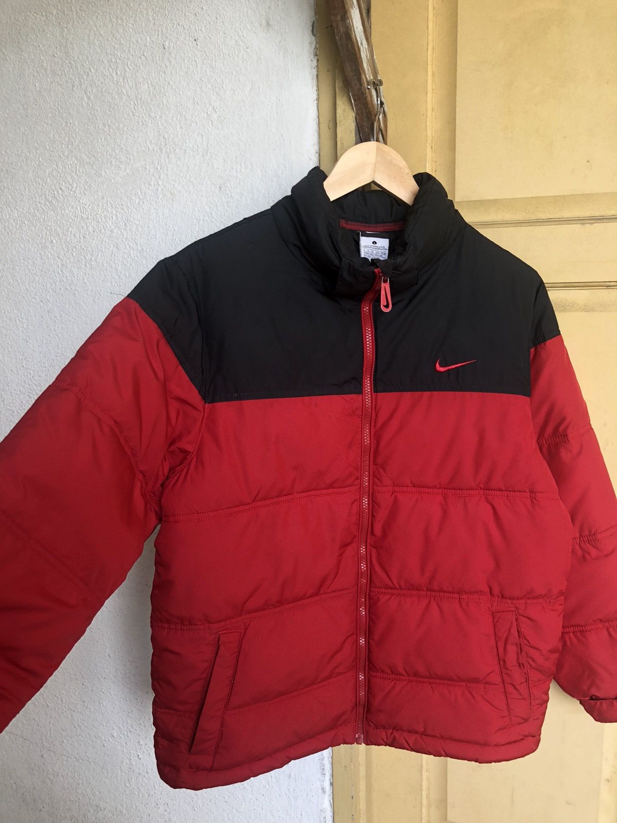 Nike Vintage y2k Nike Small Swoosh Puffer Jackets Size US M / EU 48-50 / 2 - 8 Thumbnail