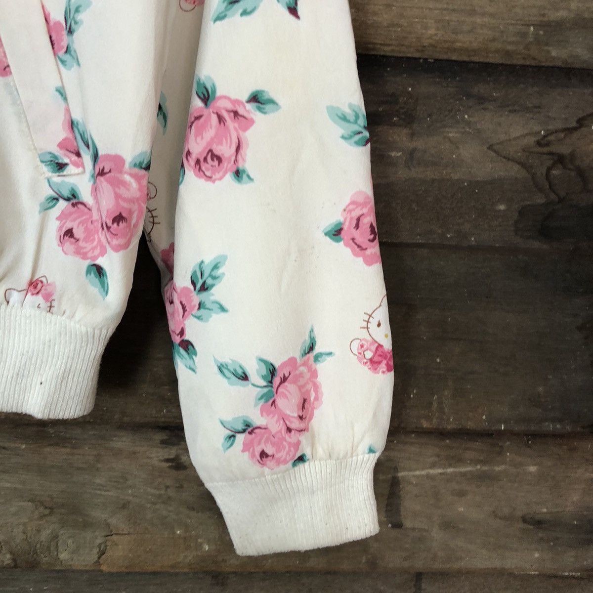 Japanese Brand Hello Kitty X Sorridere cardigan White Sweater #5395 Size M / US 6-8 / IT 42-44 - 4 Thumbnail