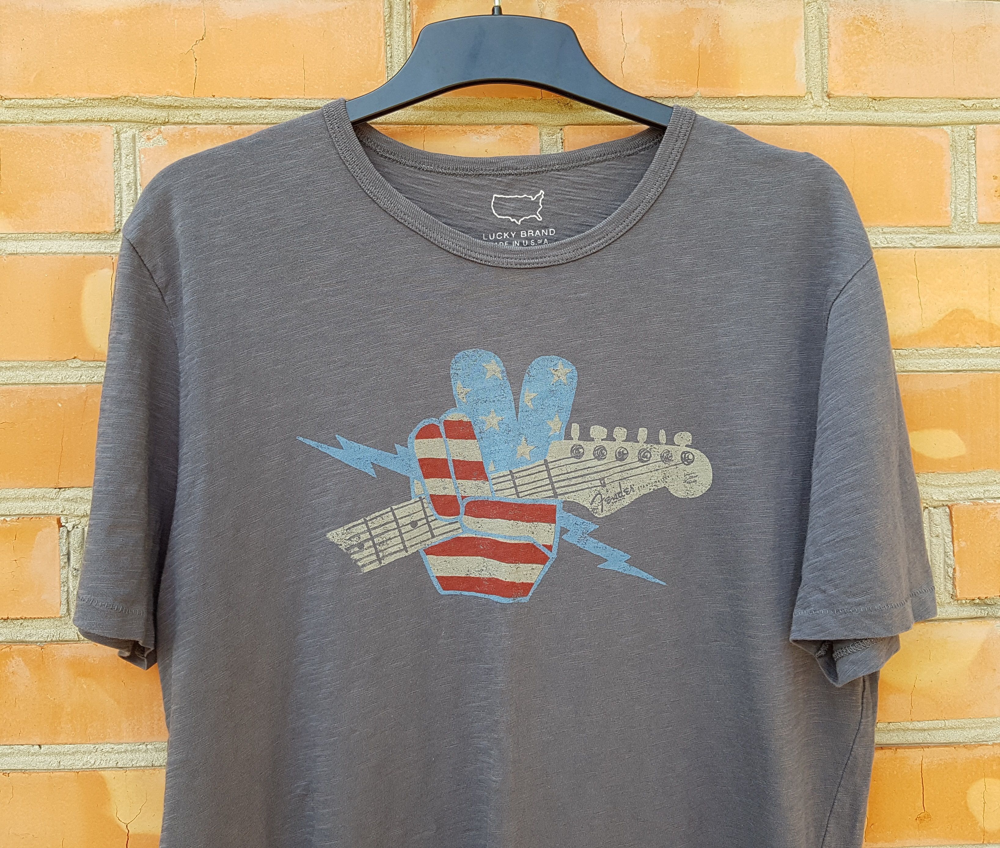 Fender Fender Lucky Brand Guitar Tee T Shirt made in USA sz M Size US M / EU 48-50 / 2 - 2 Thumbnail