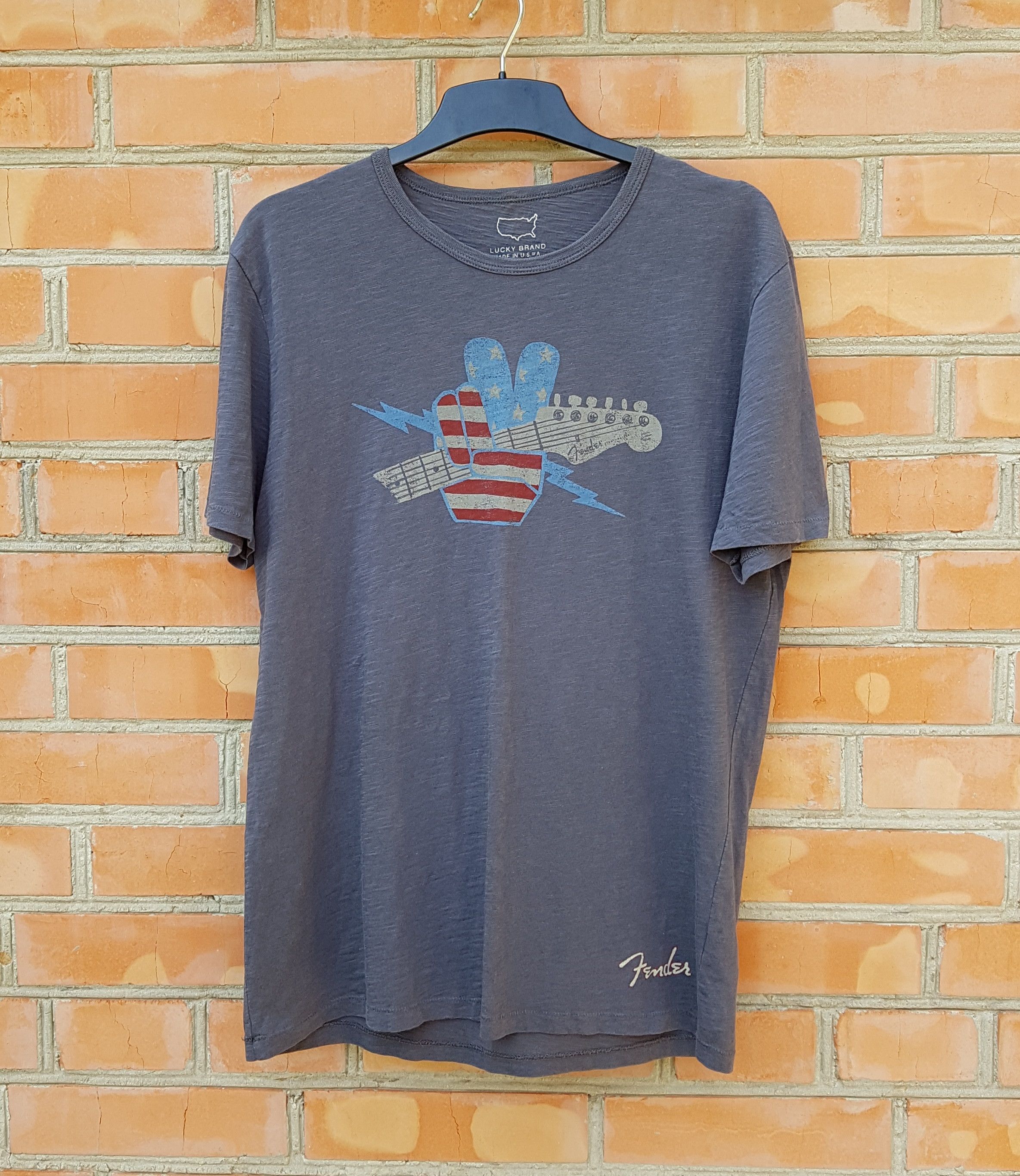 Fender Fender Lucky Brand Guitar Tee T Shirt made in USA sz M Size US M / EU 48-50 / 2 - 1 Thumbnail
