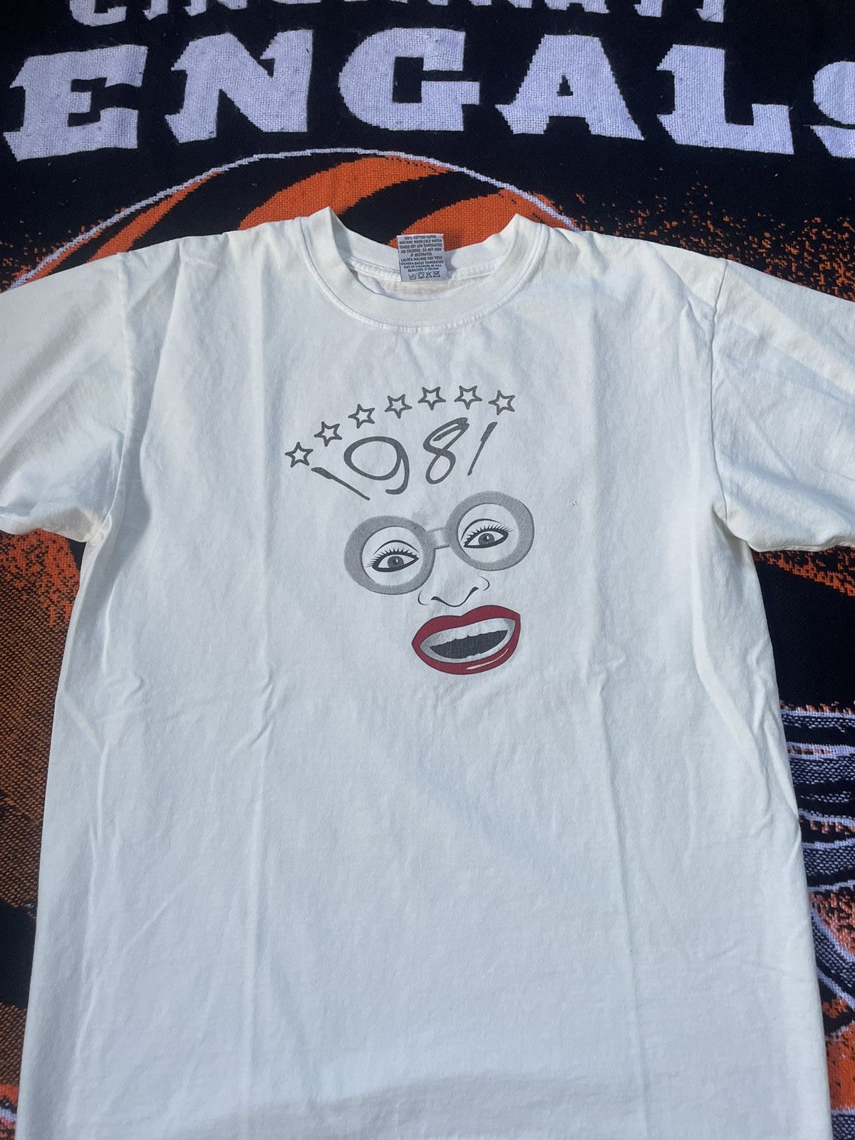Vintage Vintage Miss Richfield 1981 White T-Shirt Size US XL / EU 56 / 4 - 2 Thumbnail