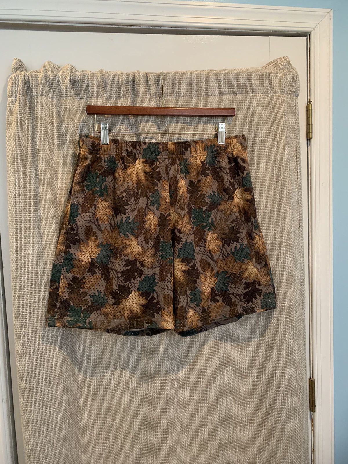 image of John Elliott Fall Leaves Camo Brown Outdoor Mesh Gym Shorts, Men's (Size 32)