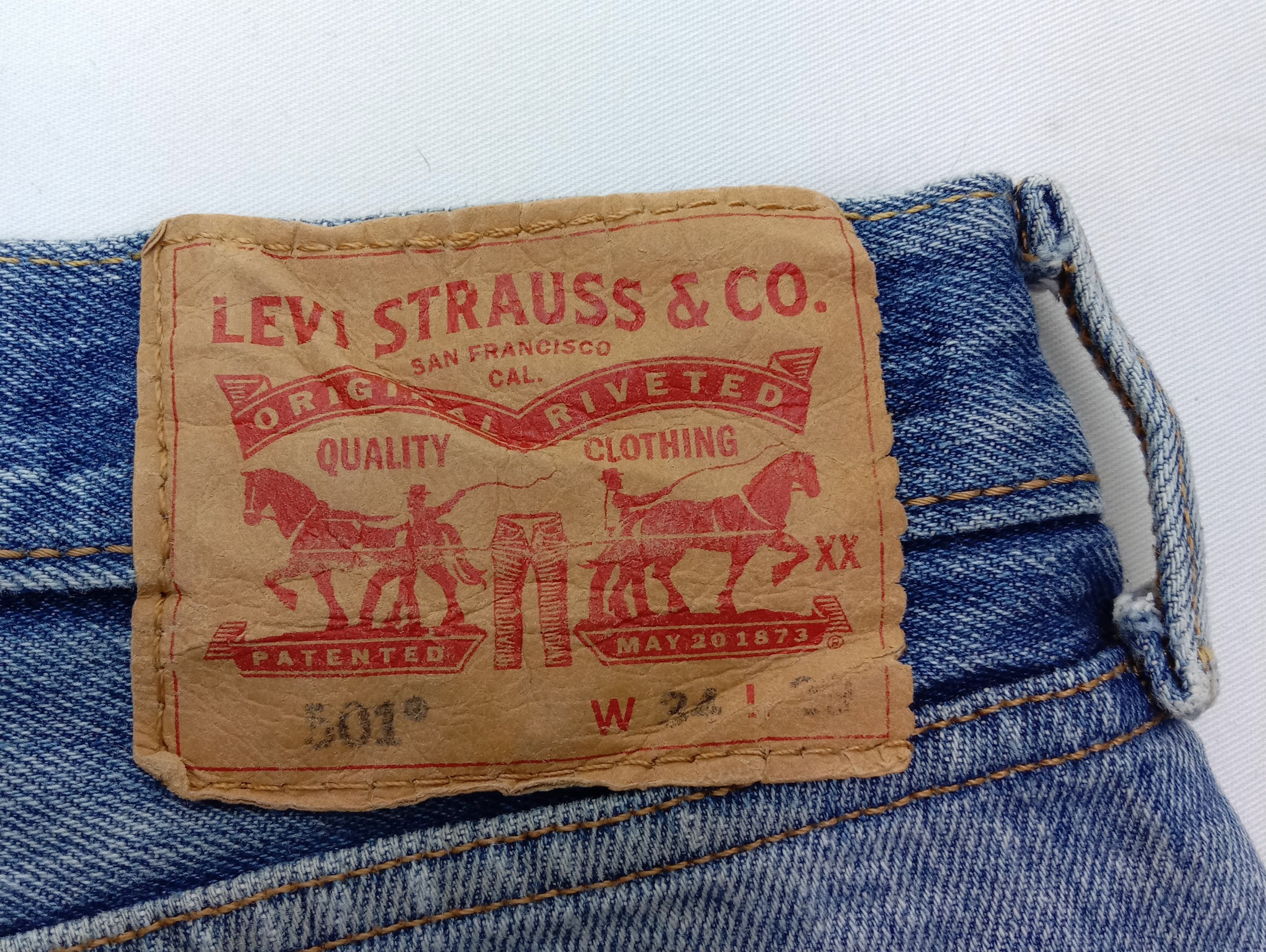 Levi's Vintage Levi's 501 Jeans Faded Blue Distressed Denim Size US 34 / EU 50 - 16 Thumbnail