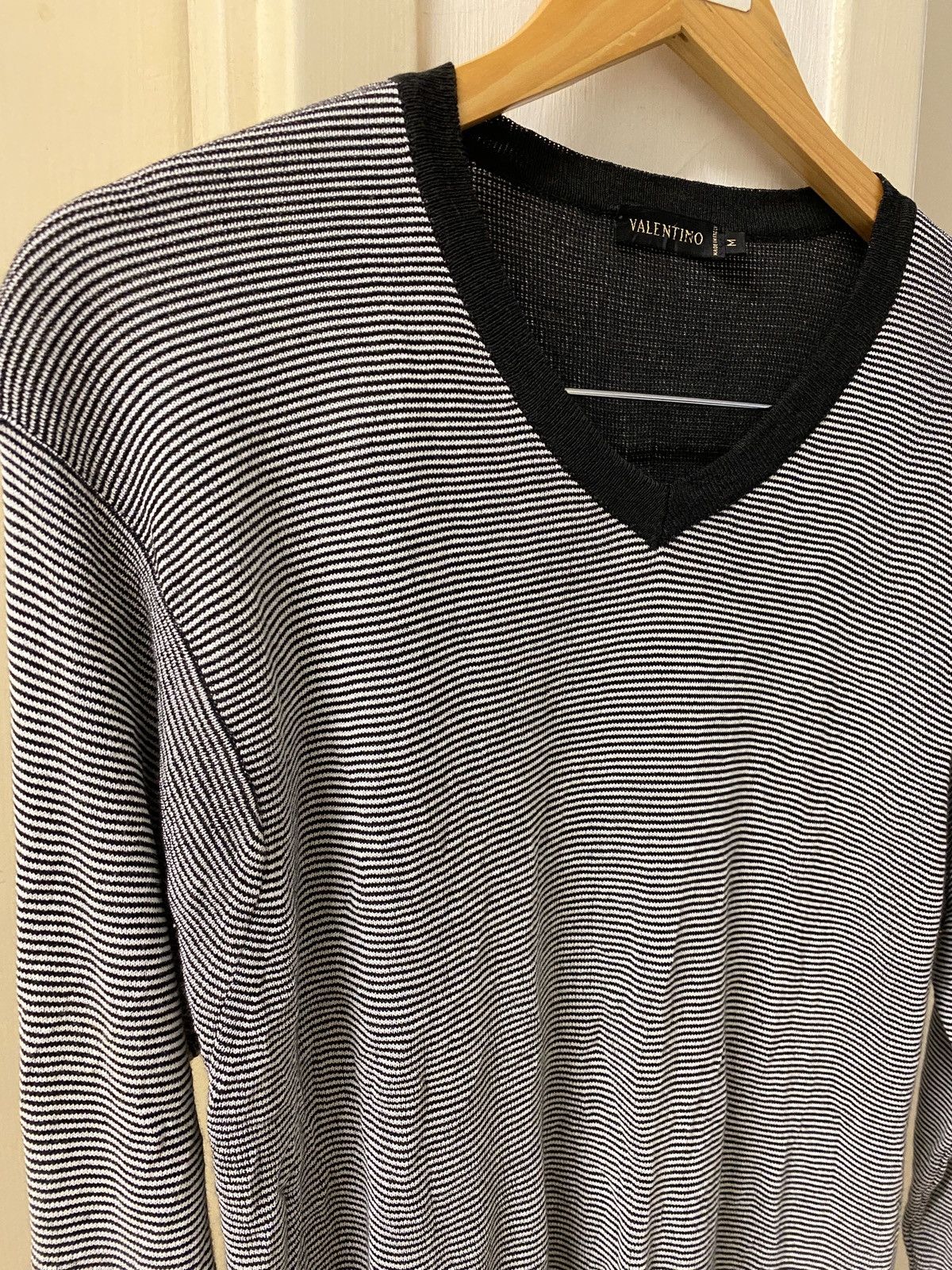 Designer × Valentino × Vintage 🔥🔥💰💰Valentino V neck stripe Size US M / EU 48-50 / 2 - 3 Thumbnail