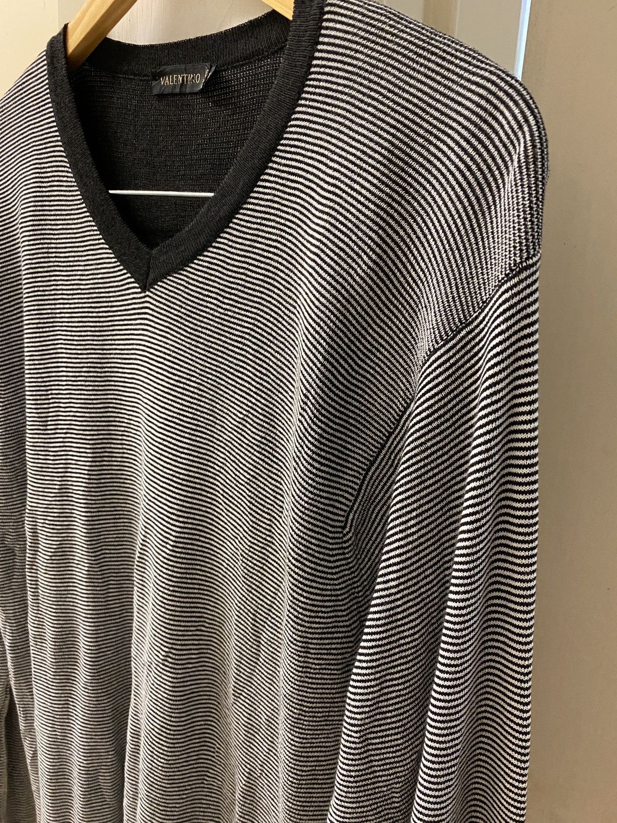 Designer × Valentino × Vintage 🔥🔥💰💰Valentino V neck stripe Size US M / EU 48-50 / 2 - 5 Thumbnail