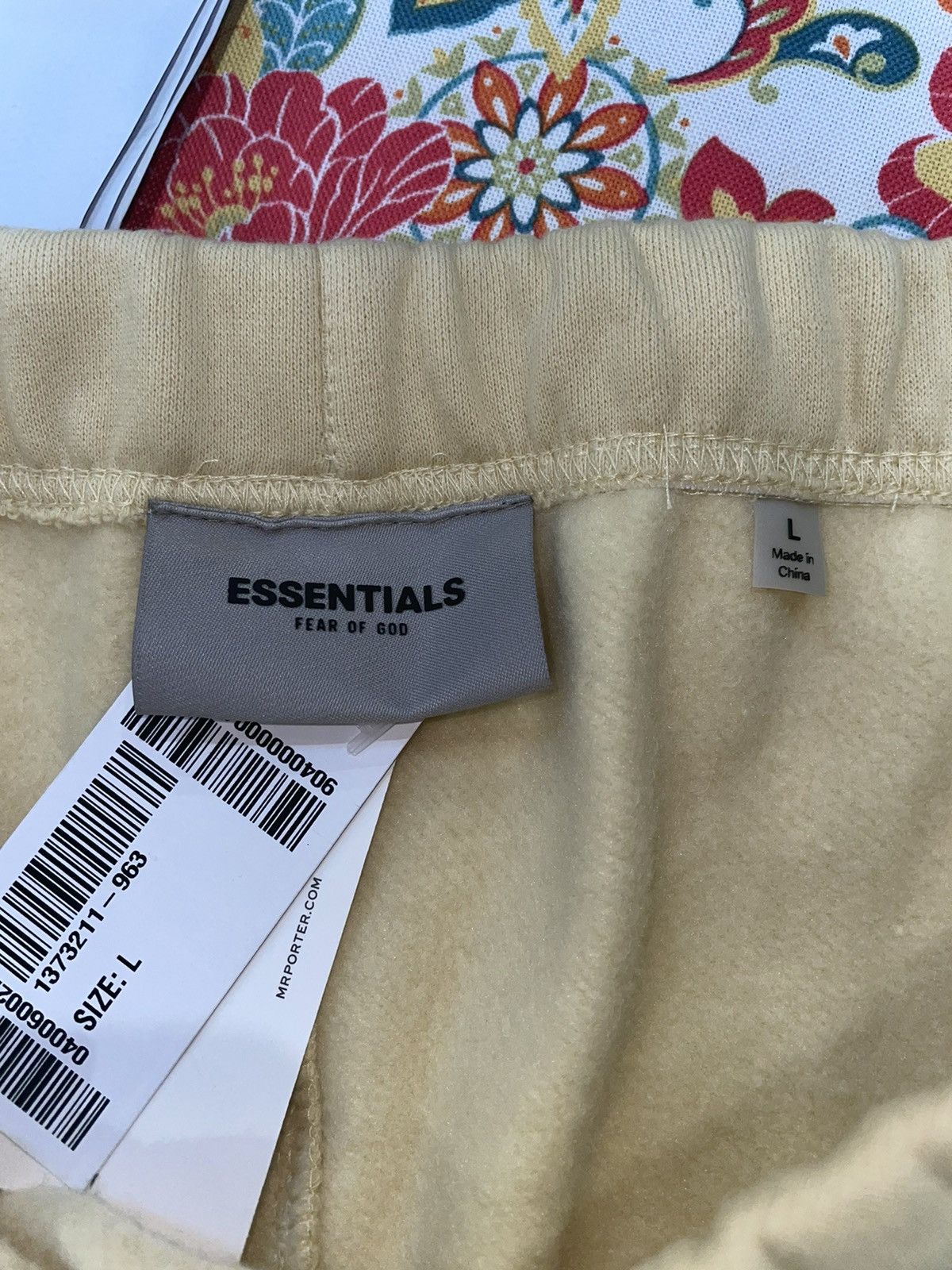 Essentials × FOG × Fear of God Fear of God Essentials Mr. Porter Exclusive Cream Sweatpants Size US 34 / EU 50 - 2 Thumbnail