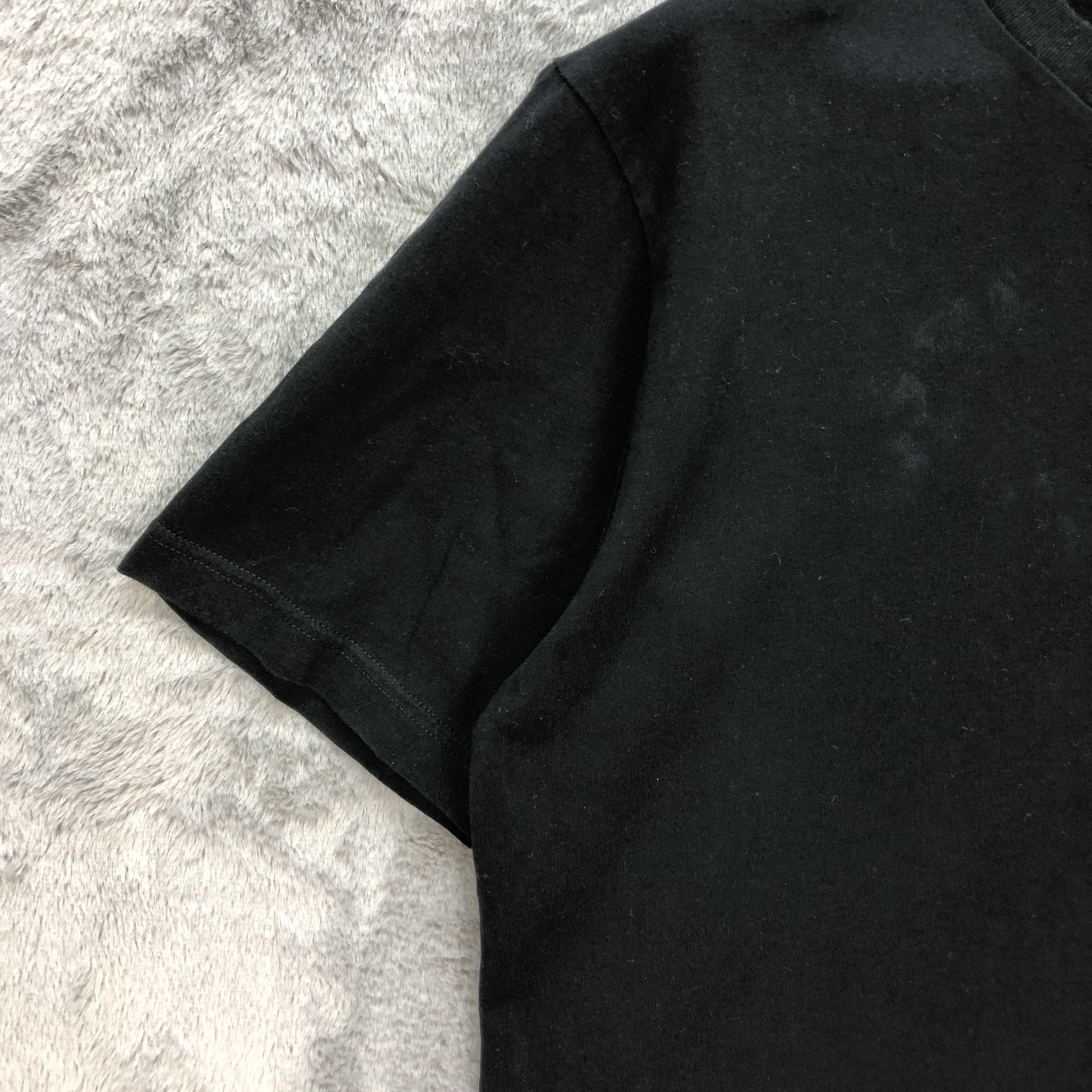 Disney Uniqlo X Disney Mickey Mouse Single Pocket Tees #5447-191 Size US L / EU 52-54 / 3 - 9 Thumbnail
