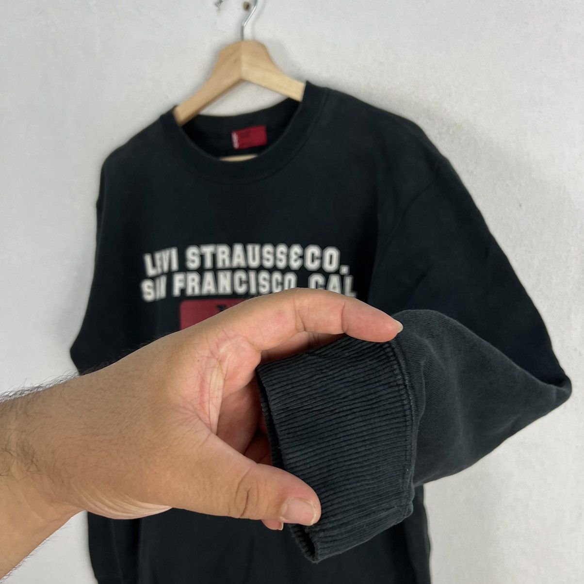 Japanese Brand VINTAGE LEVI'S SWEATSHIRT BIG LOGO Size US M / EU 48-50 / 2 - 4 Thumbnail