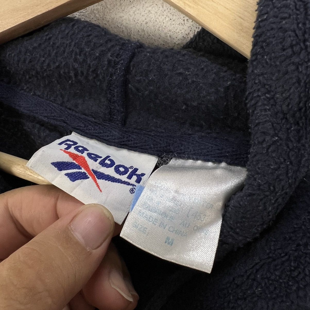 Japanese Brand VINTAGE REEBOK HOODIE SWEATSHIRT BIG LOGO Size US M / EU 48-50 / 2 - 9 Thumbnail