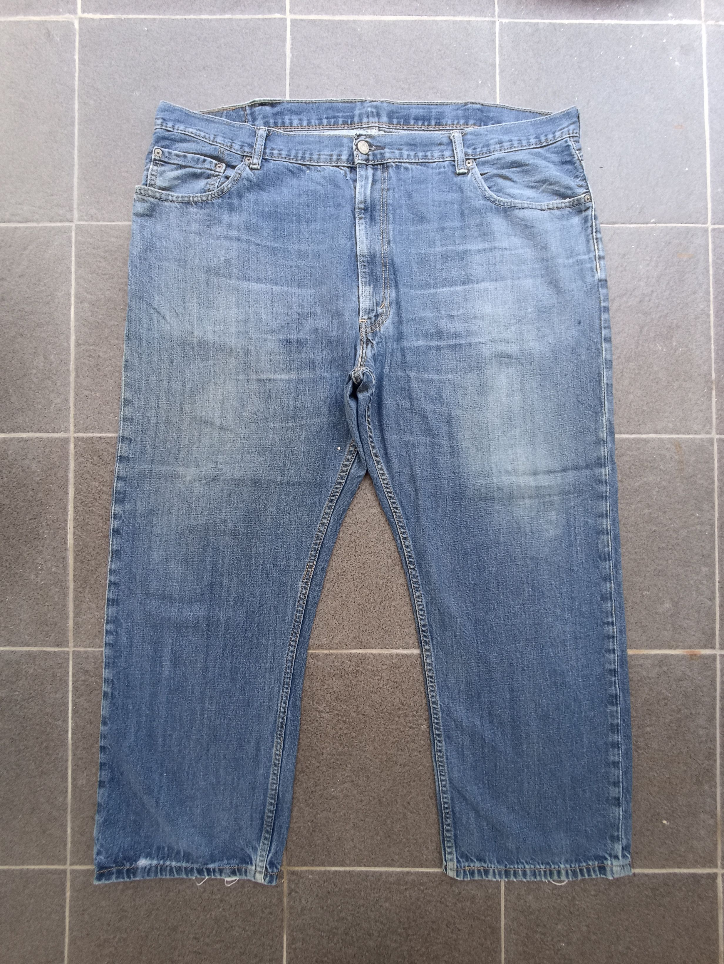 image of Vintage Levis 559 Jeans 46X30 - J240 in Blue, Men's (Size 44)