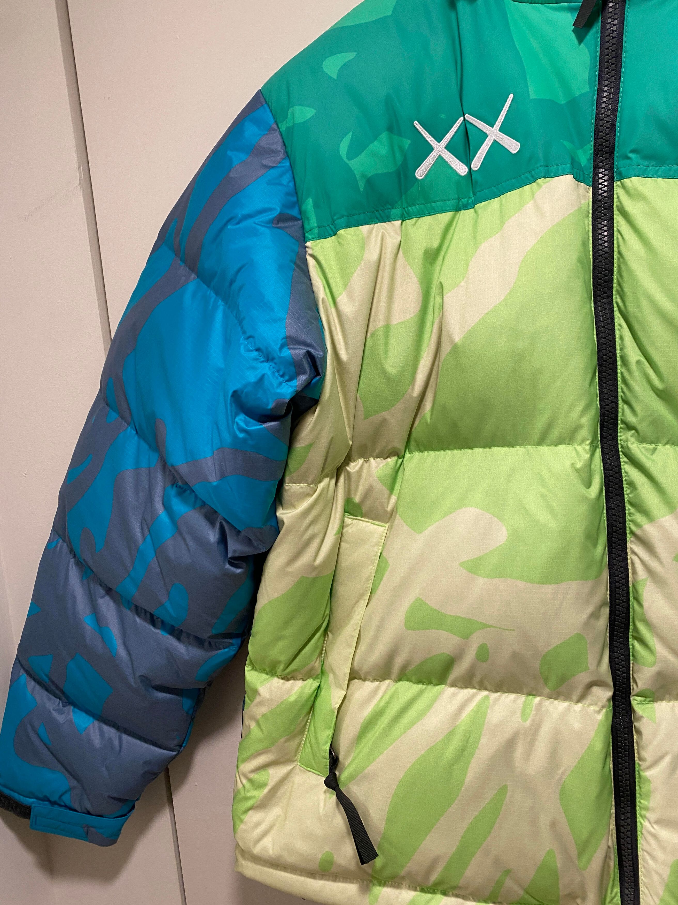The North Face Retro 1996 Nuptse Jacket Safety Green Nuptse Print Size US M / EU 48-50 / 2 - 11 Thumbnail