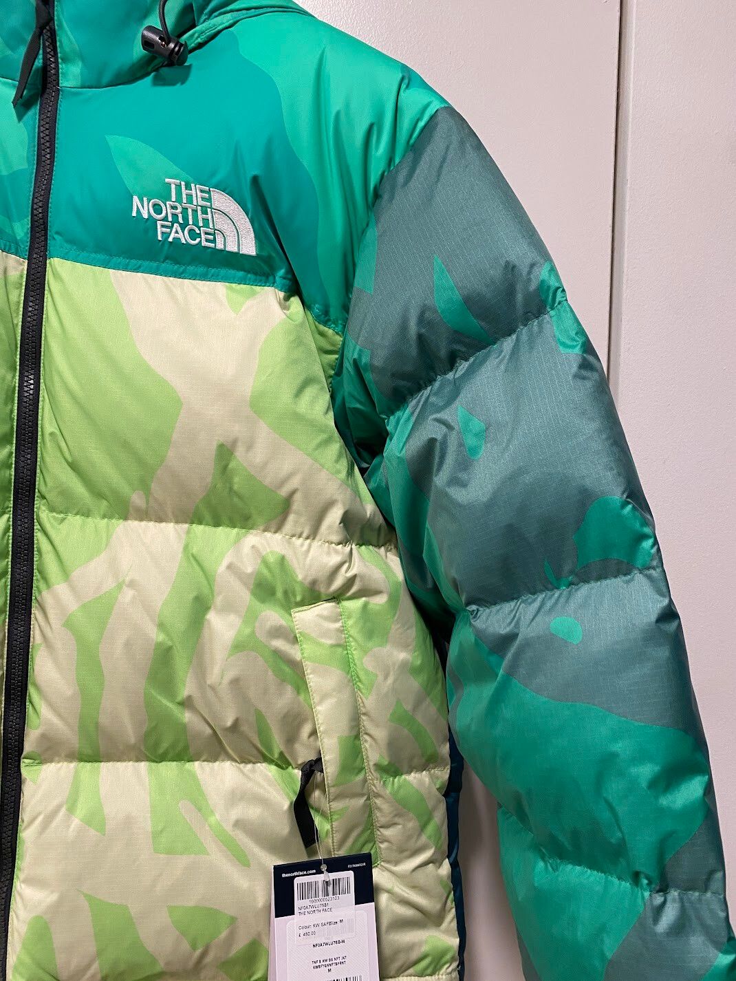 The North Face Retro 1996 Nuptse Jacket Safety Green Nuptse Print Size US M / EU 48-50 / 2 - 2 Preview