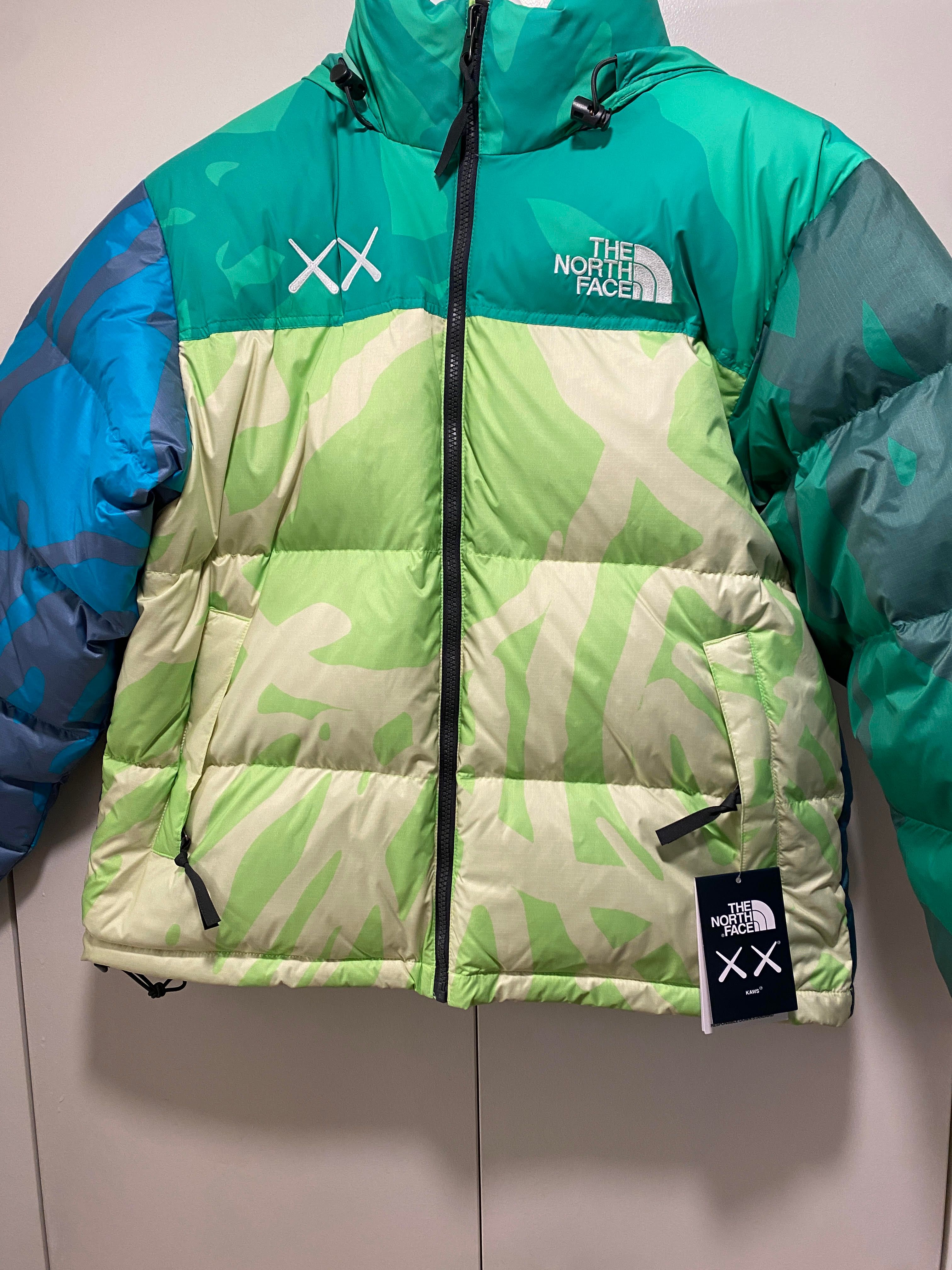 The North Face Retro 1996 Nuptse Jacket Safety Green Nuptse Print Size US M / EU 48-50 / 2 - 1 Preview