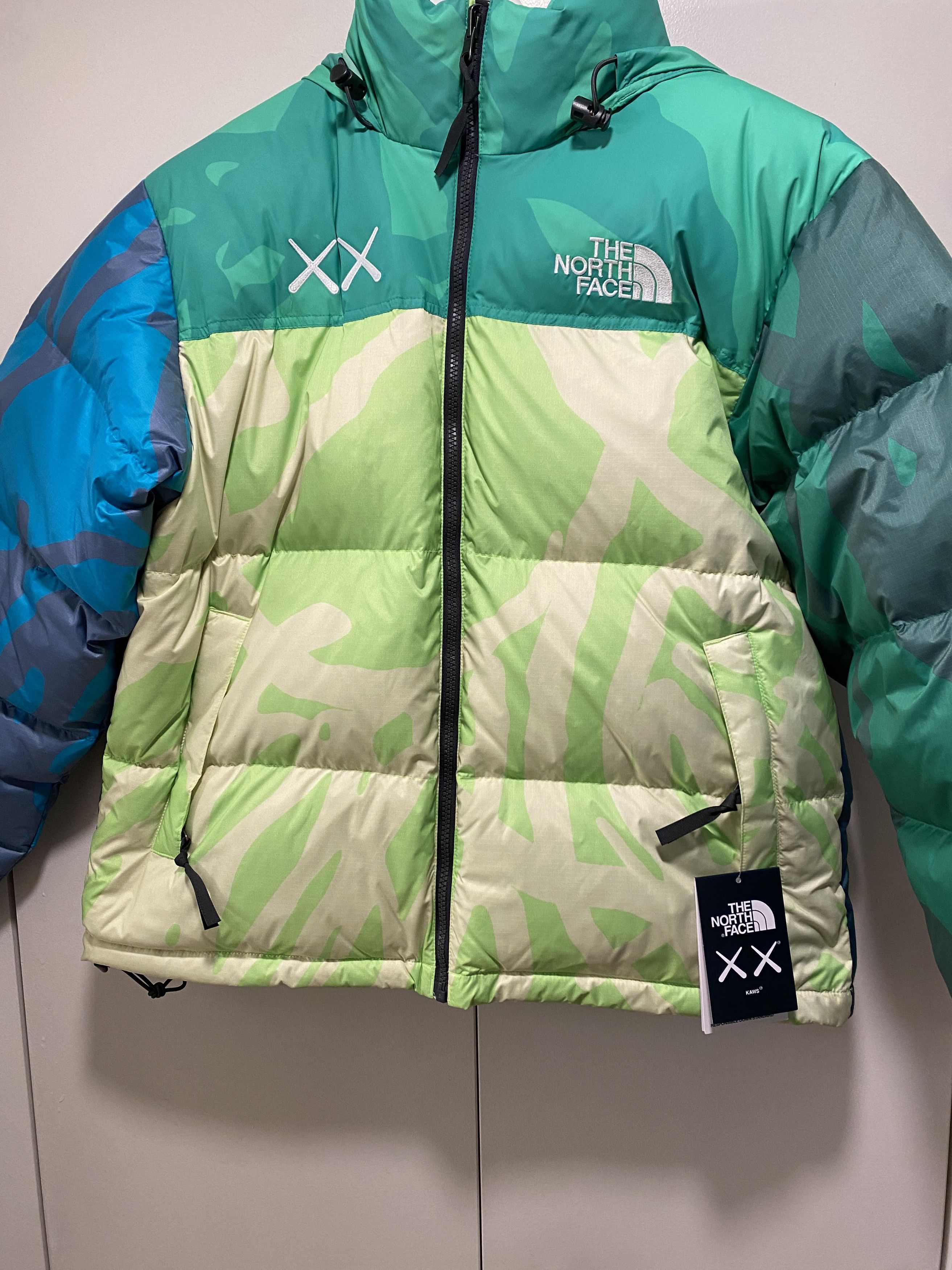 The North Face Retro 1996 Nuptse Jacket Safety Green Nuptse Print Size US M / EU 48-50 / 2 - 1 Preview