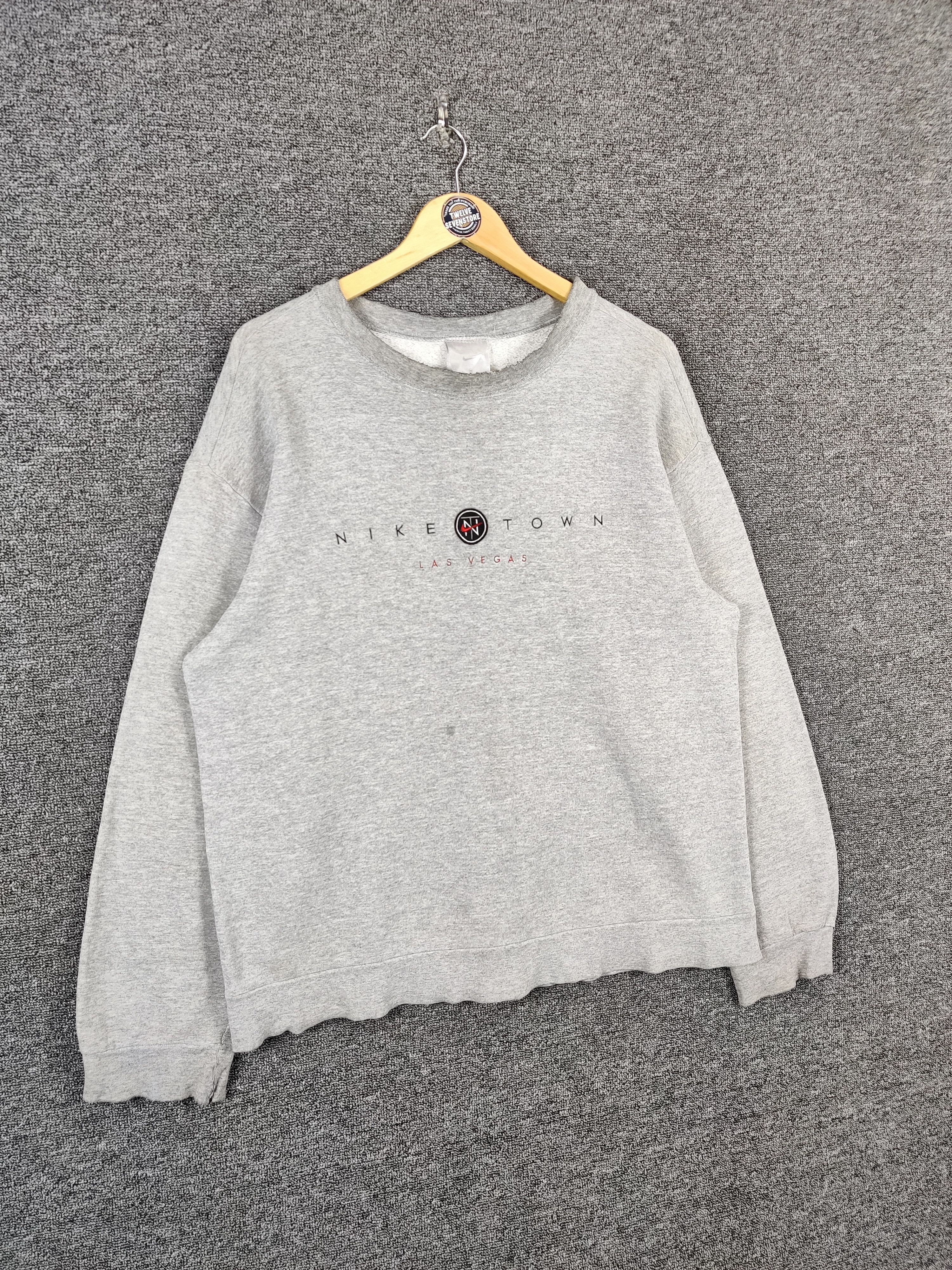 Nike Vintage Nike Town Las Vegas Embroidery Sweatshirt Size US M / EU 48-50 / 2 - 6 Thumbnail