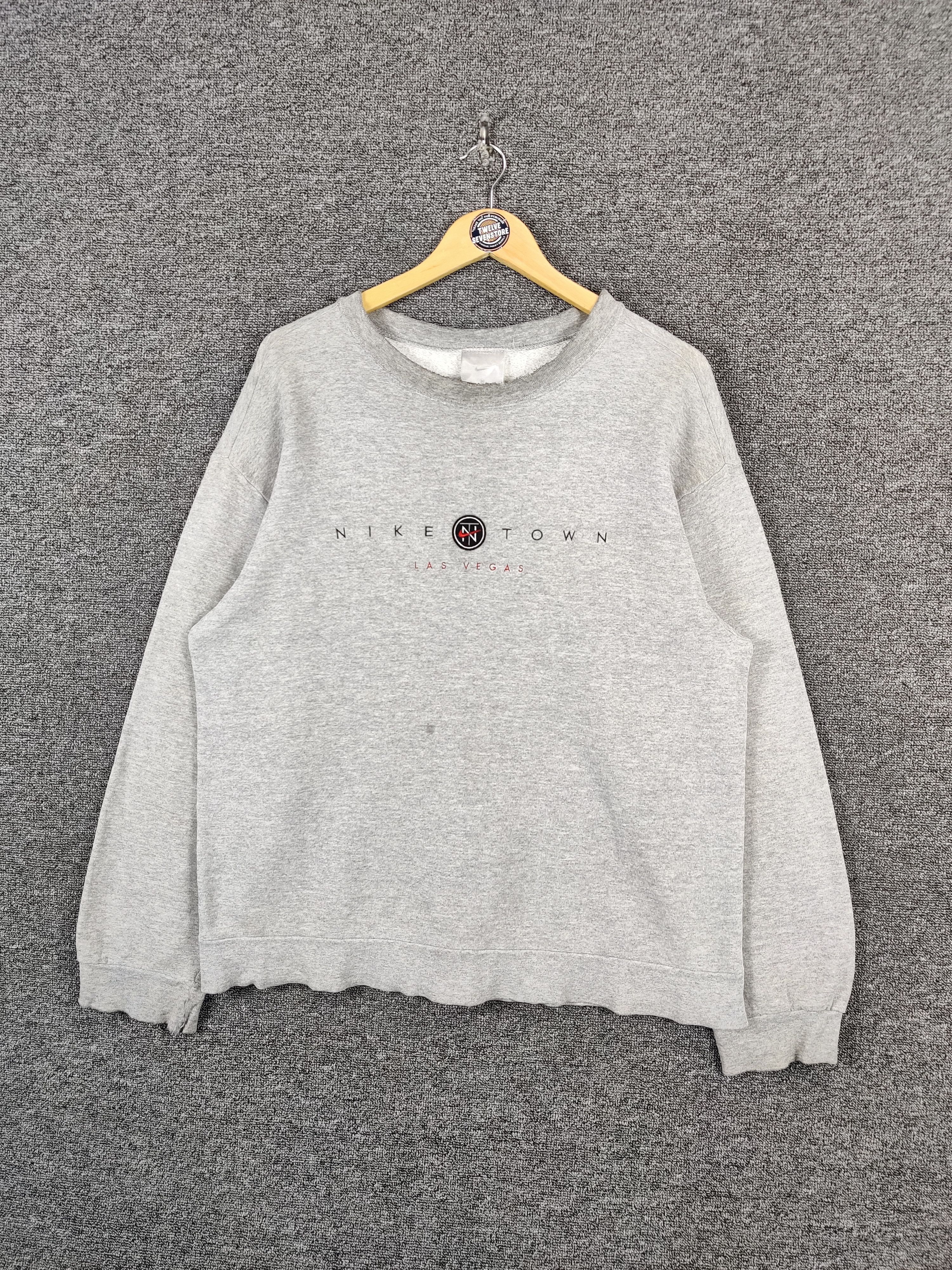 Nike Vintage Nike Town Las Vegas Embroidery Sweatshirt Size US M / EU 48-50 / 2 - 2 Thumbnail