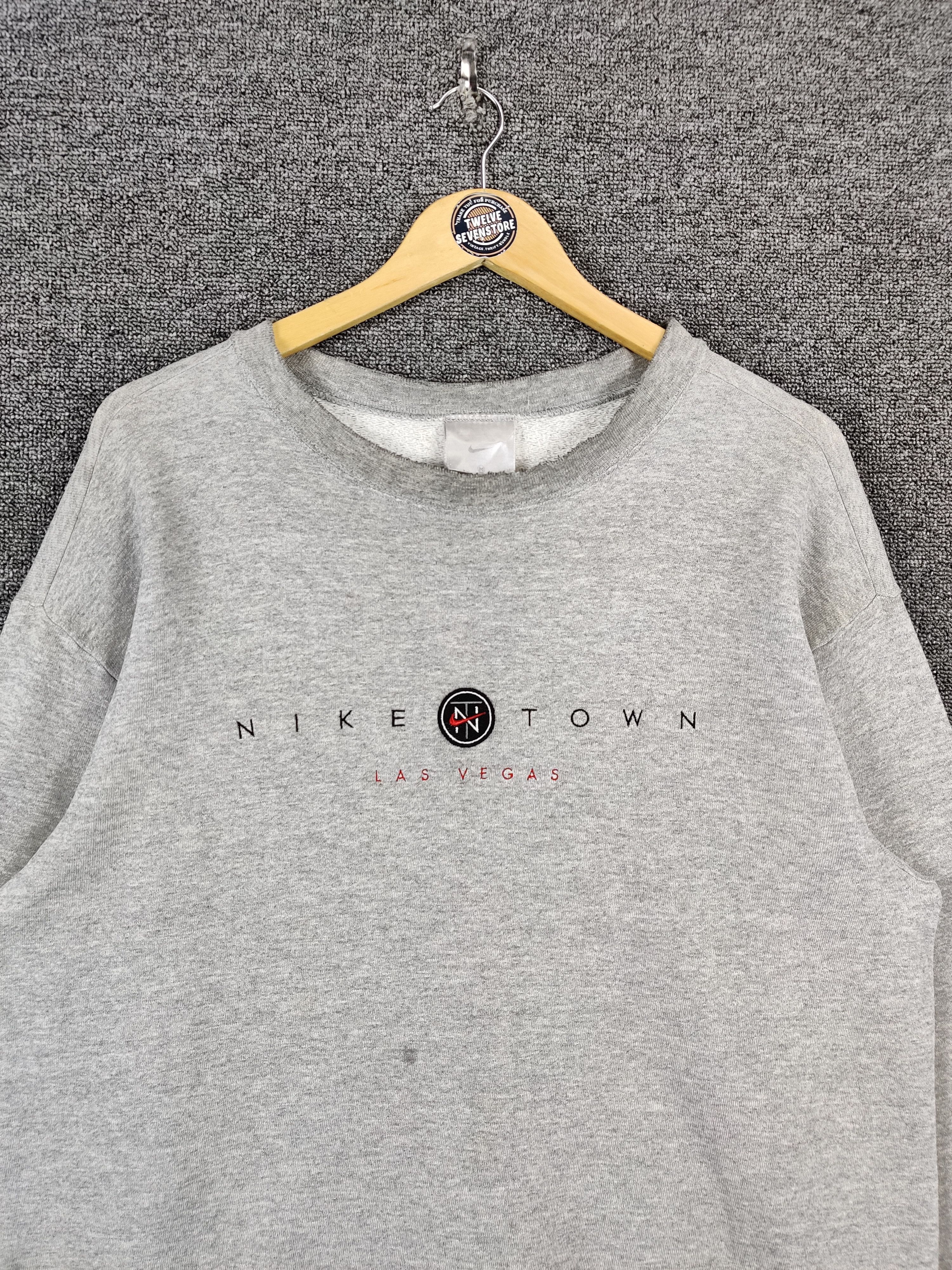 Nike Vintage Nike Town Las Vegas Embroidery Sweatshirt Size US M / EU 48-50 / 2 - 5 Thumbnail