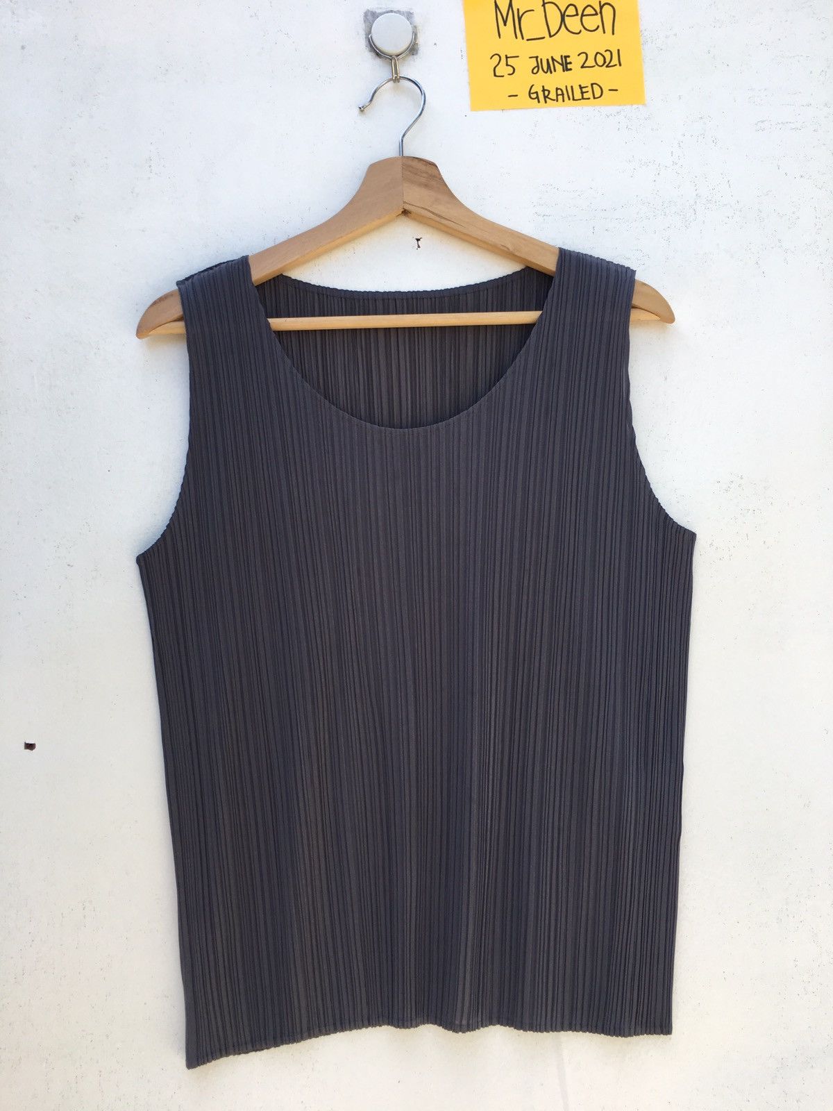 Pleats Please Issey Miyake Rare Issey Miyake Pleats Please Sleeveless Top Size M / US 6-8 / IT 42-44 - 1 Thumbnail