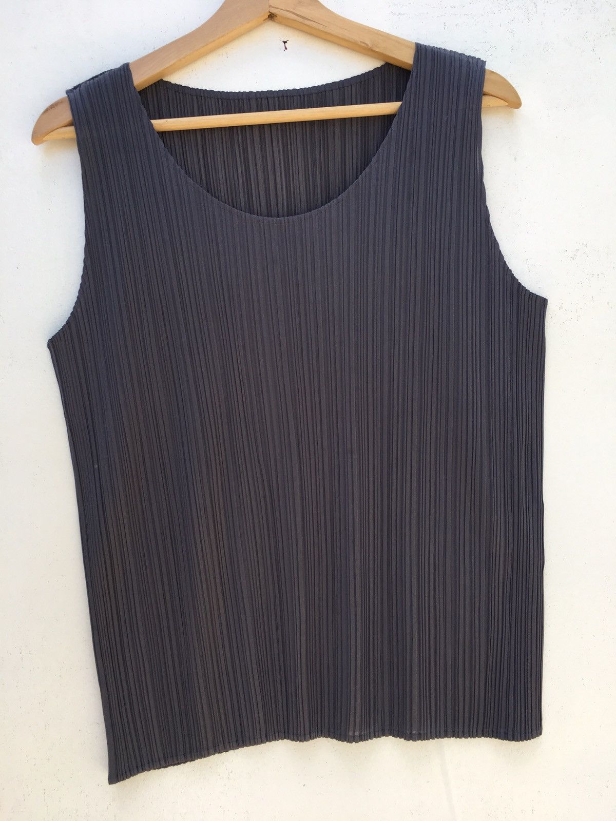 Pleats Please Issey Miyake Rare Issey Miyake Pleats Please Sleeveless Top Size M / US 6-8 / IT 42-44 - 4 Thumbnail